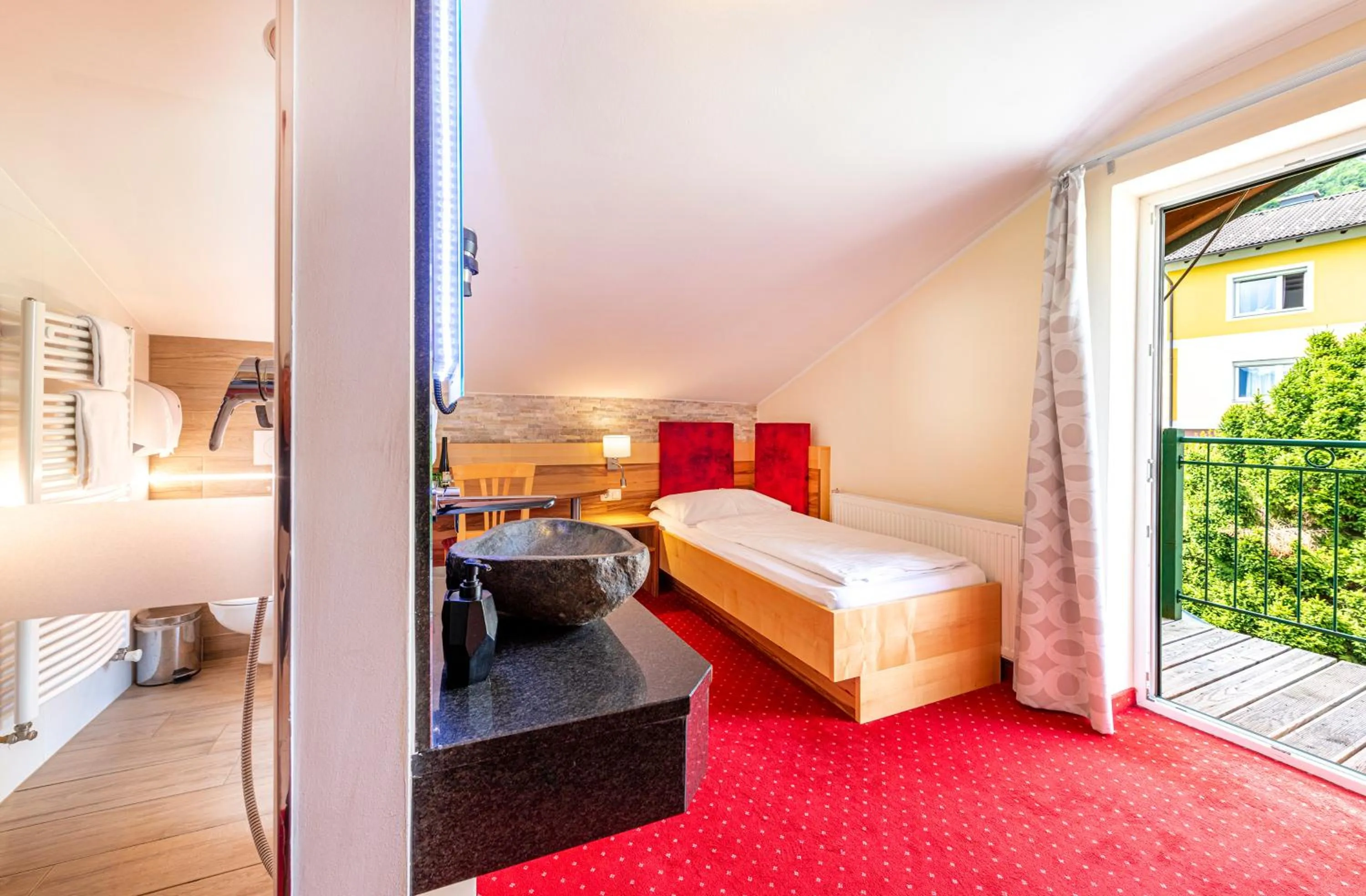 Bed in Panorama Hotel Traunstein