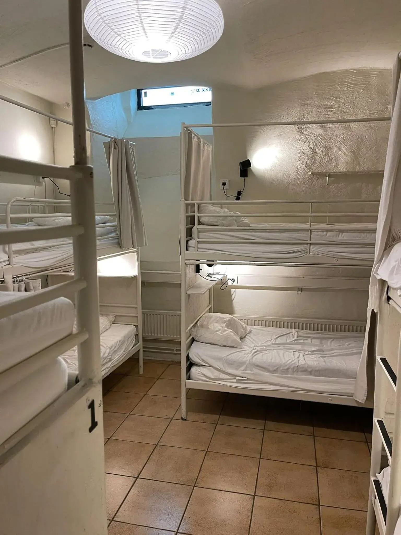 Bed, Bunk Bed in Lodge32