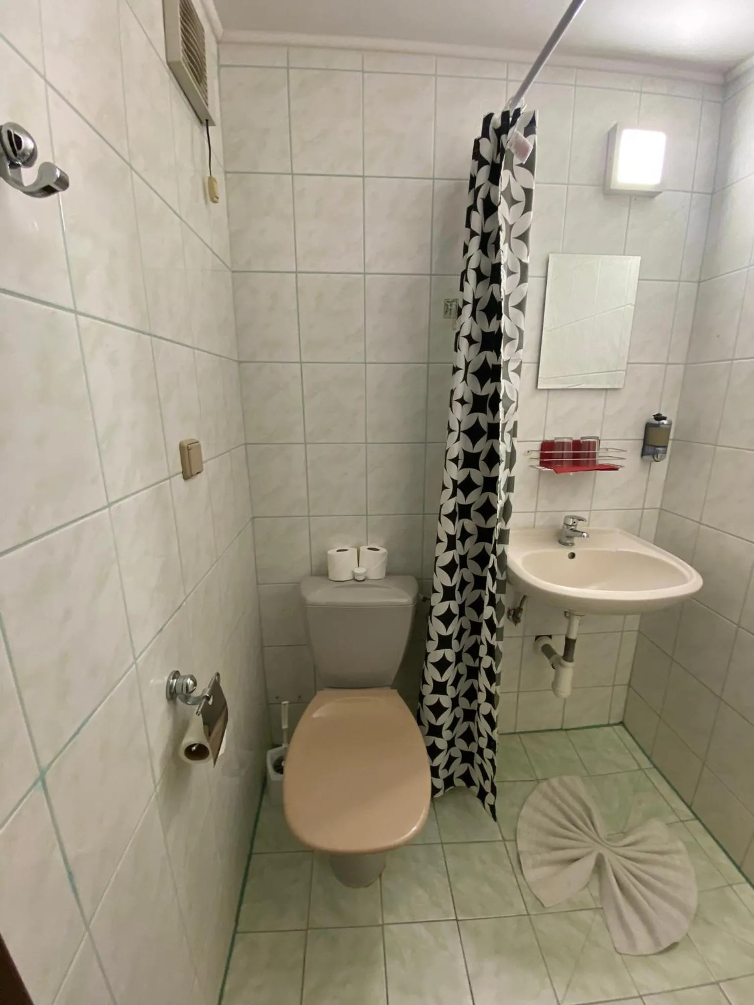 Shower in Chata pod Sokolím