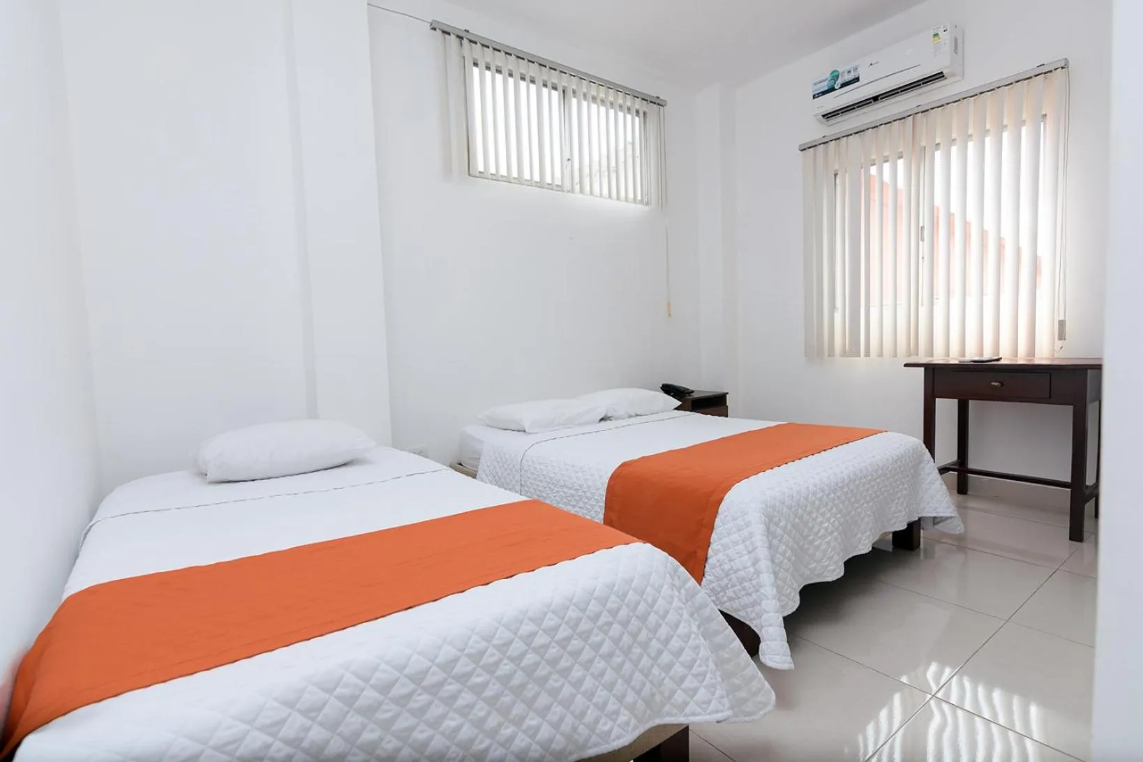 Photo of the whole room, Bed in Hotel de Alborada