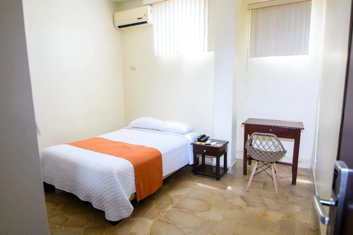 Property building, Bed in Hotel de Alborada