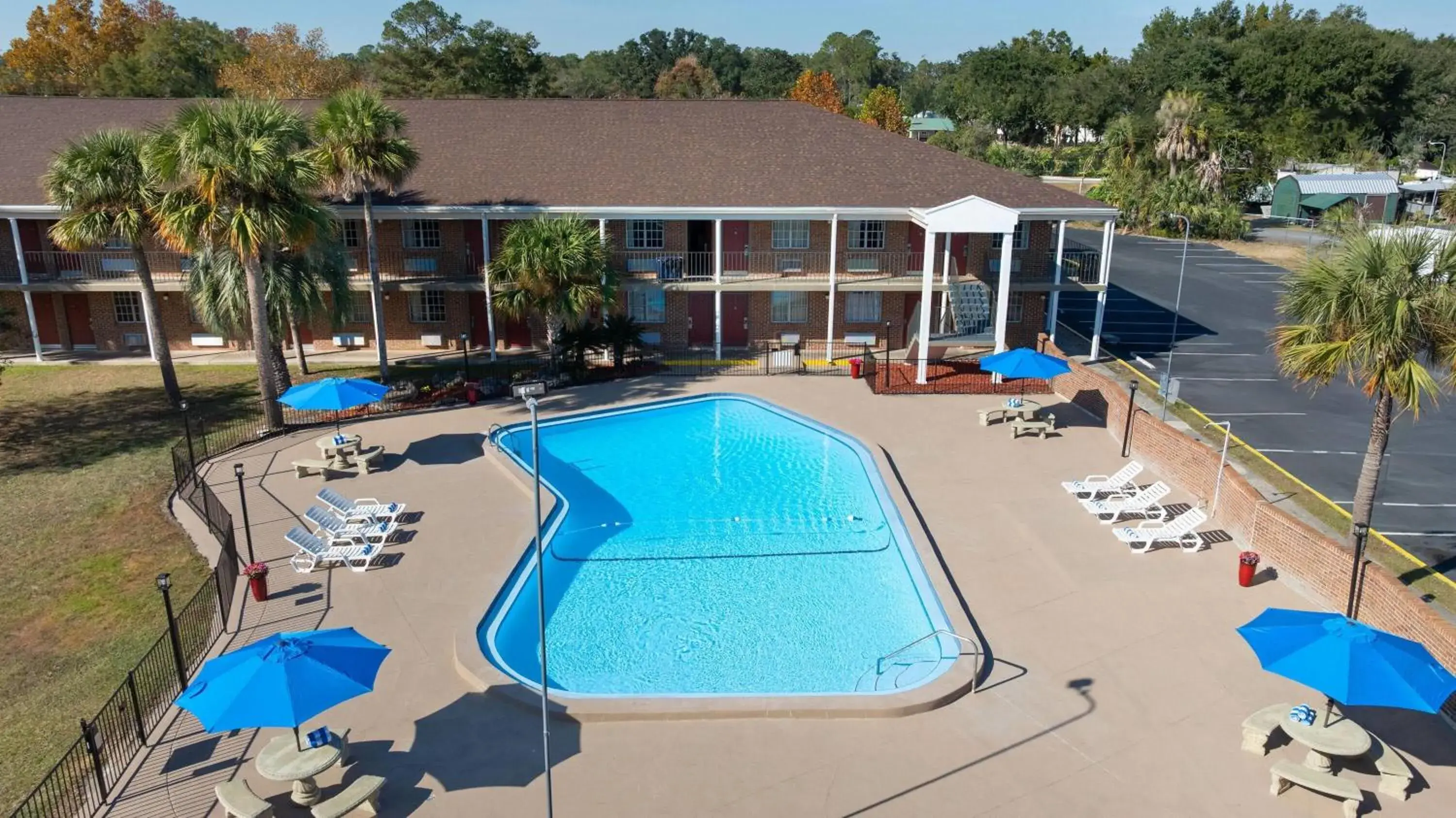 Swimming pool in Super 8 by Wyndham Lake City Swimming pool in Super 8 by Wyndham Lake City
