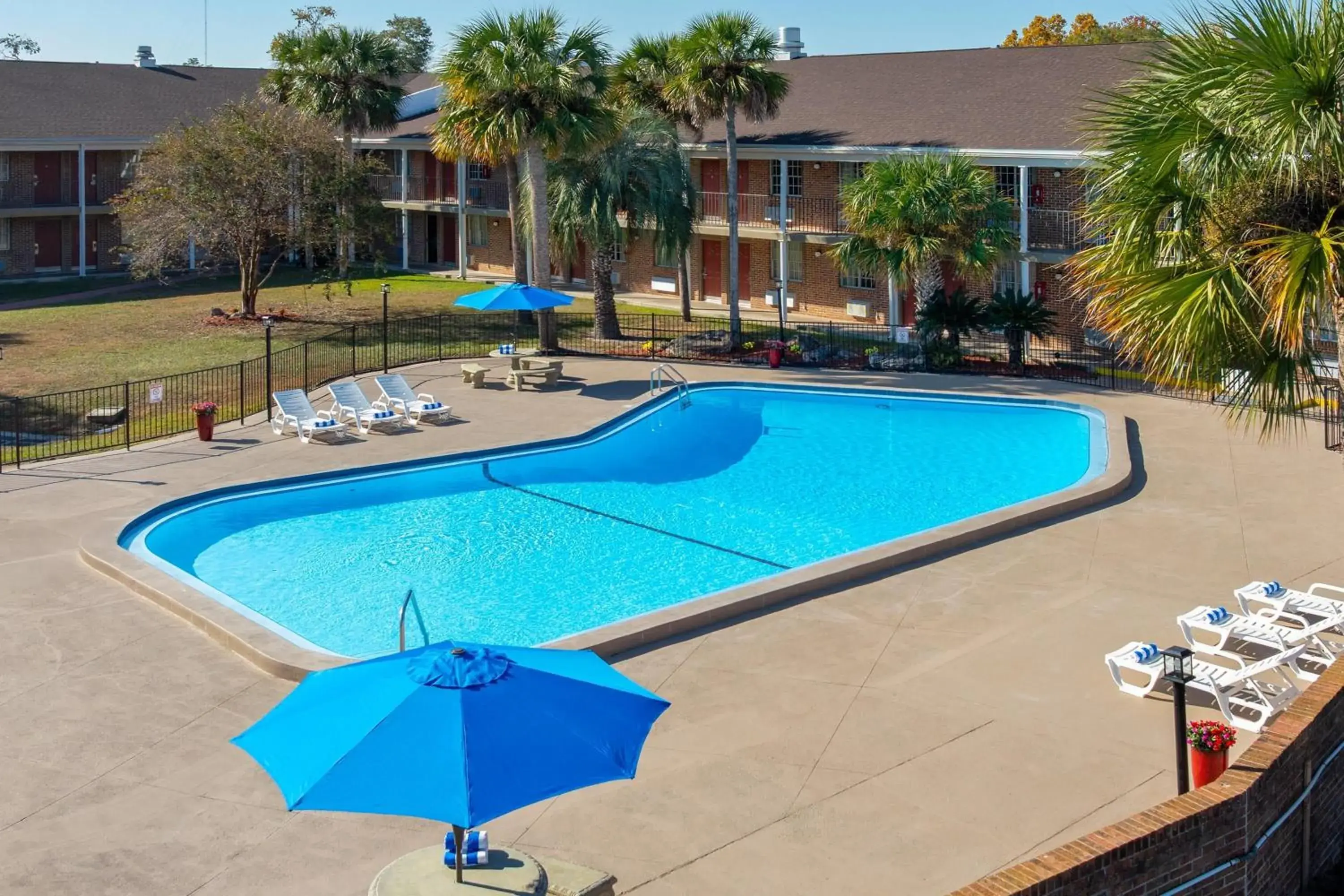 Swimming pool in Super 8 by Wyndham Lake City Swimming pool in Super 8 by Wyndham Lake City