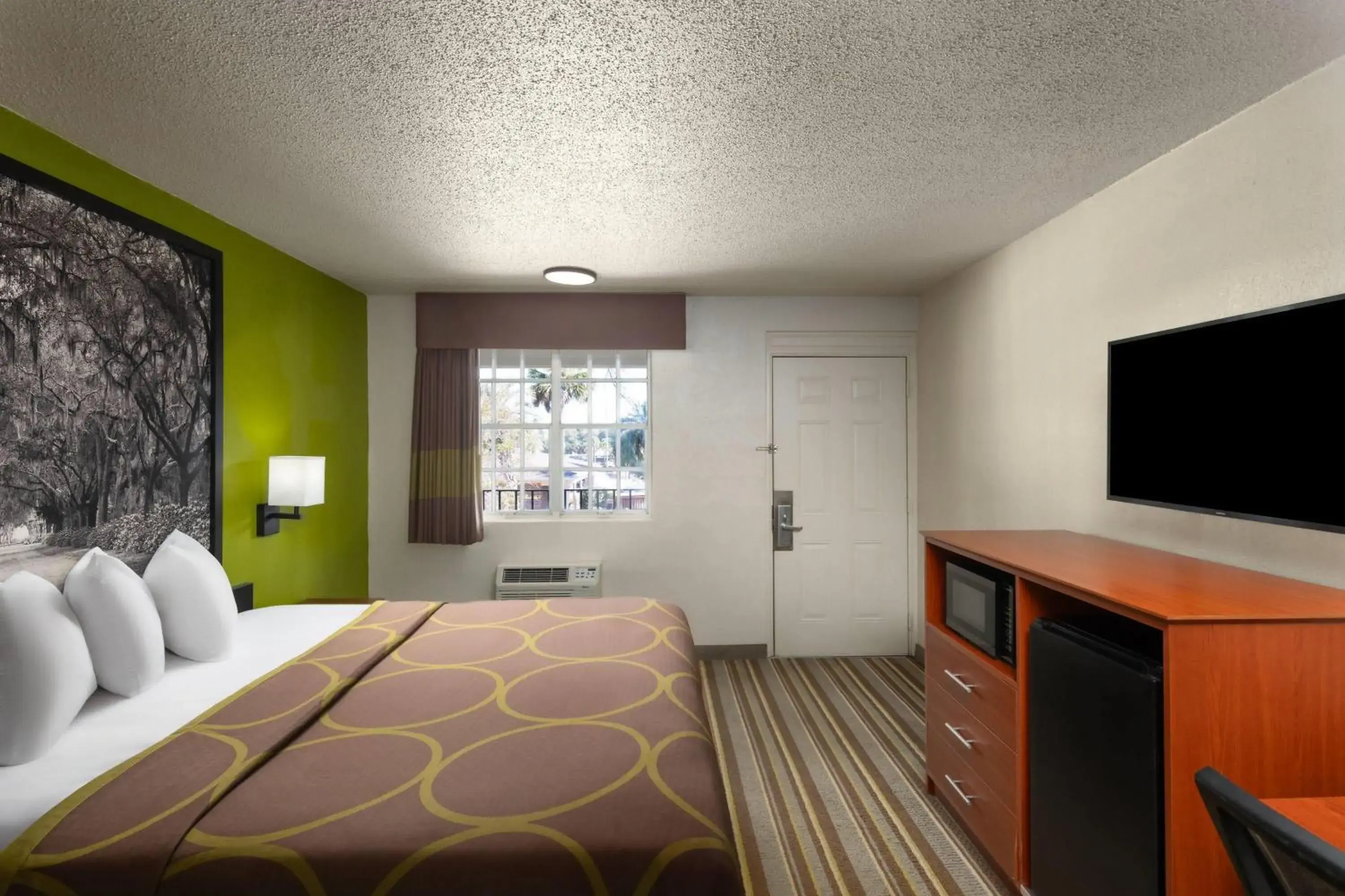 Photo of the whole room, Bed in Super 8 by Wyndham Lake City Photo of the whole room, Bed in Super 8 by Wyndham Lake City