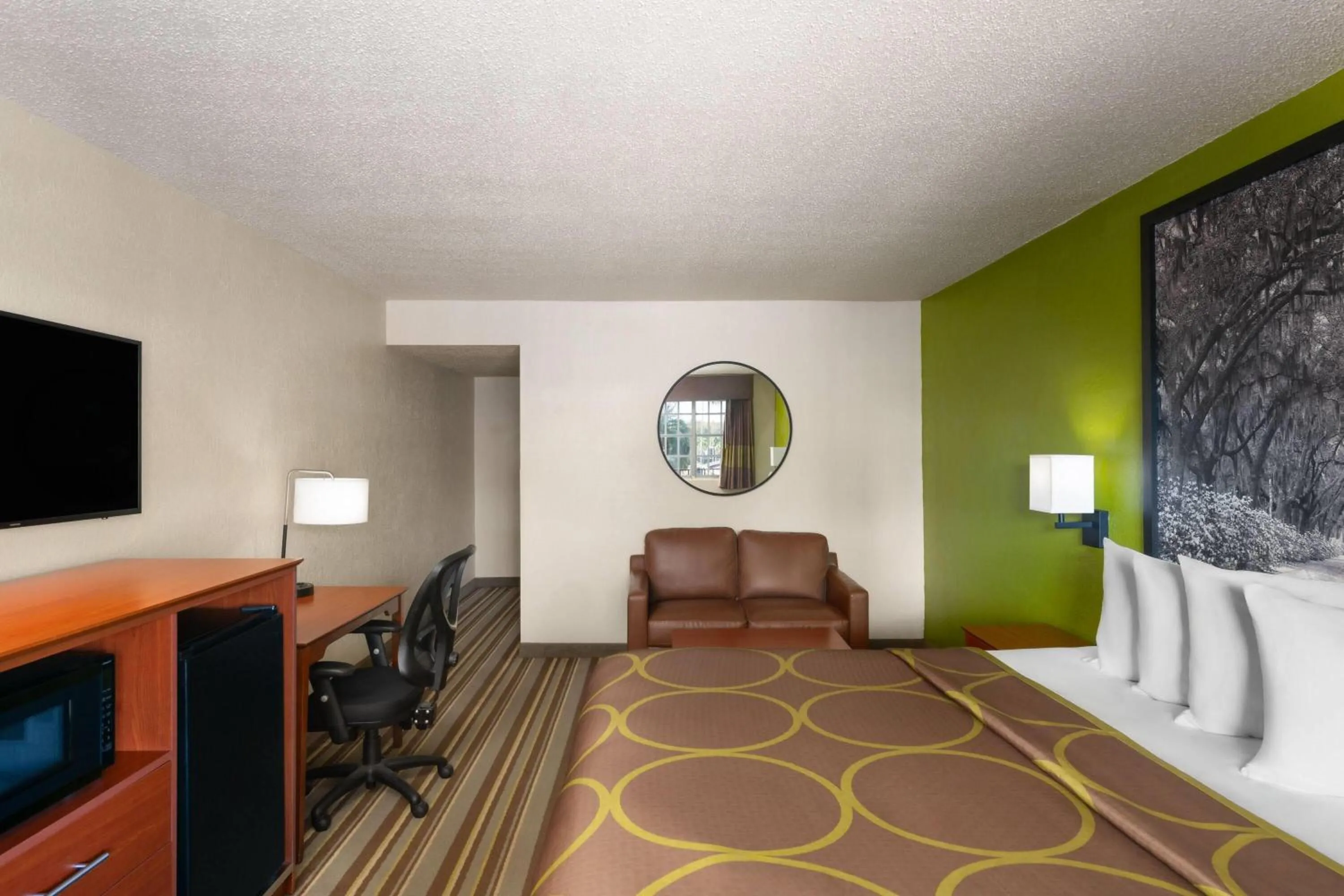 Photo of the whole room, Bed in Super 8 by Wyndham Lake City