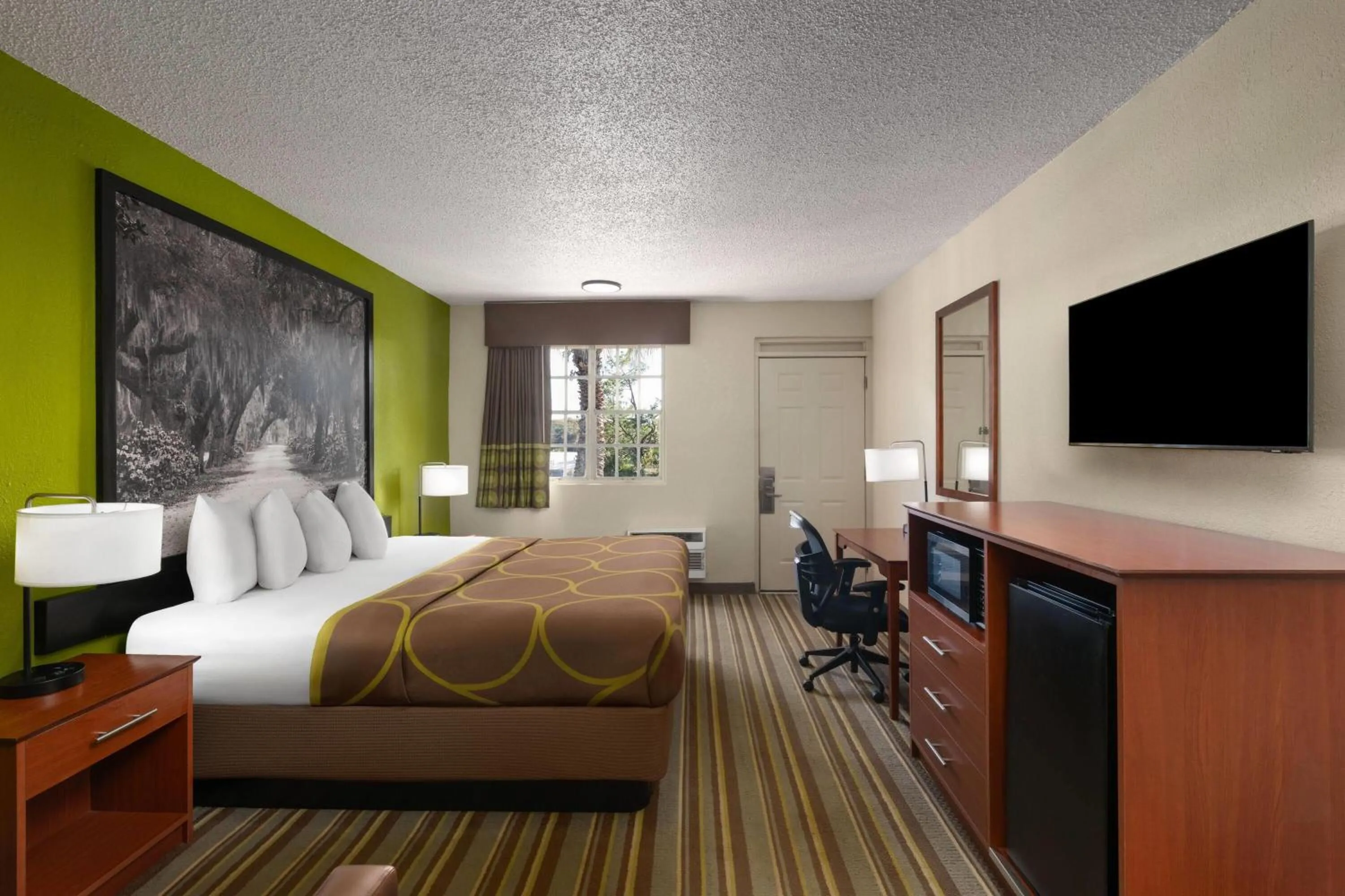Photo of the whole room, Bed in Super 8 by Wyndham Lake City