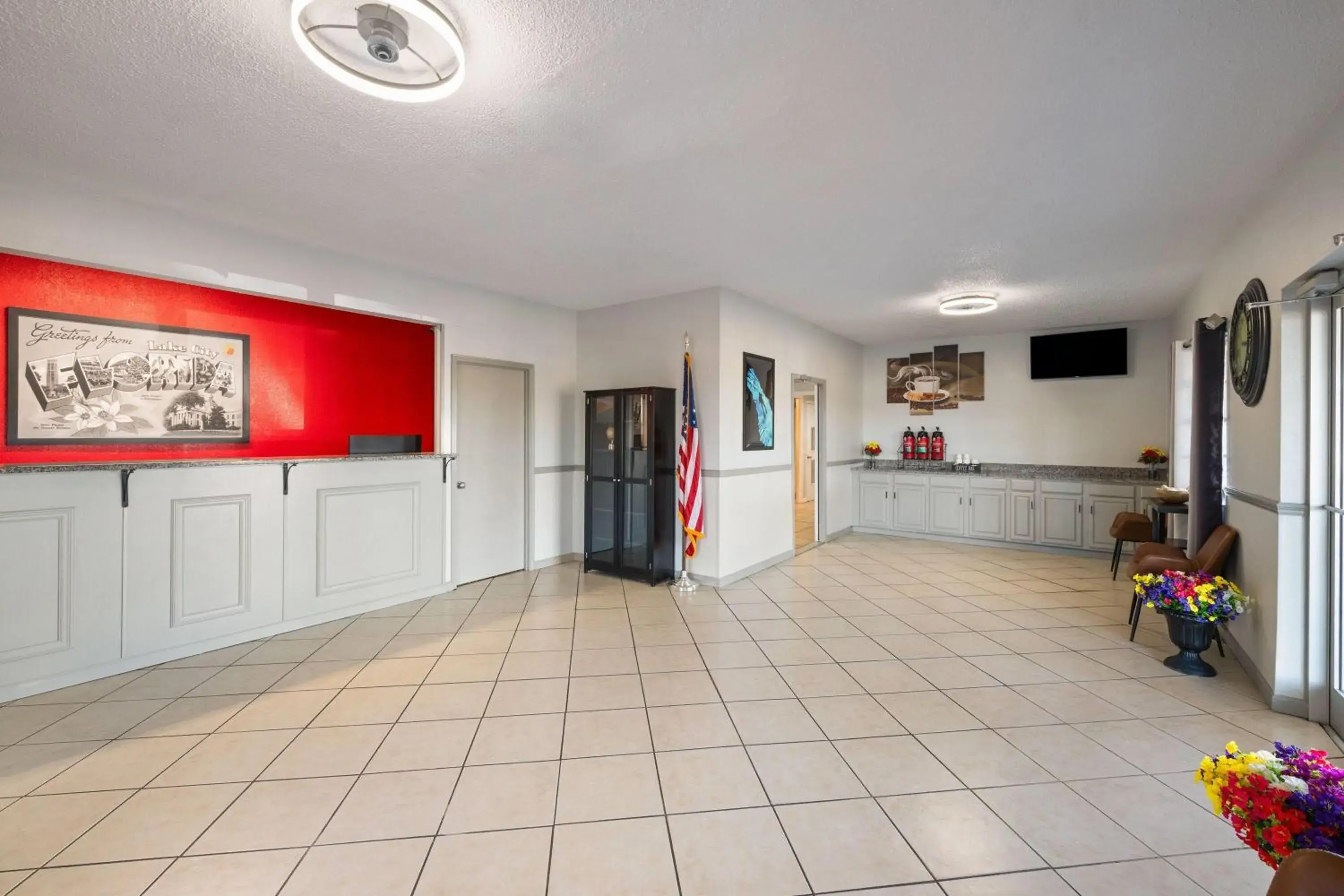 Lobby or reception in Super 8 by Wyndham Lake City Lobby or reception in Super 8 by Wyndham Lake City