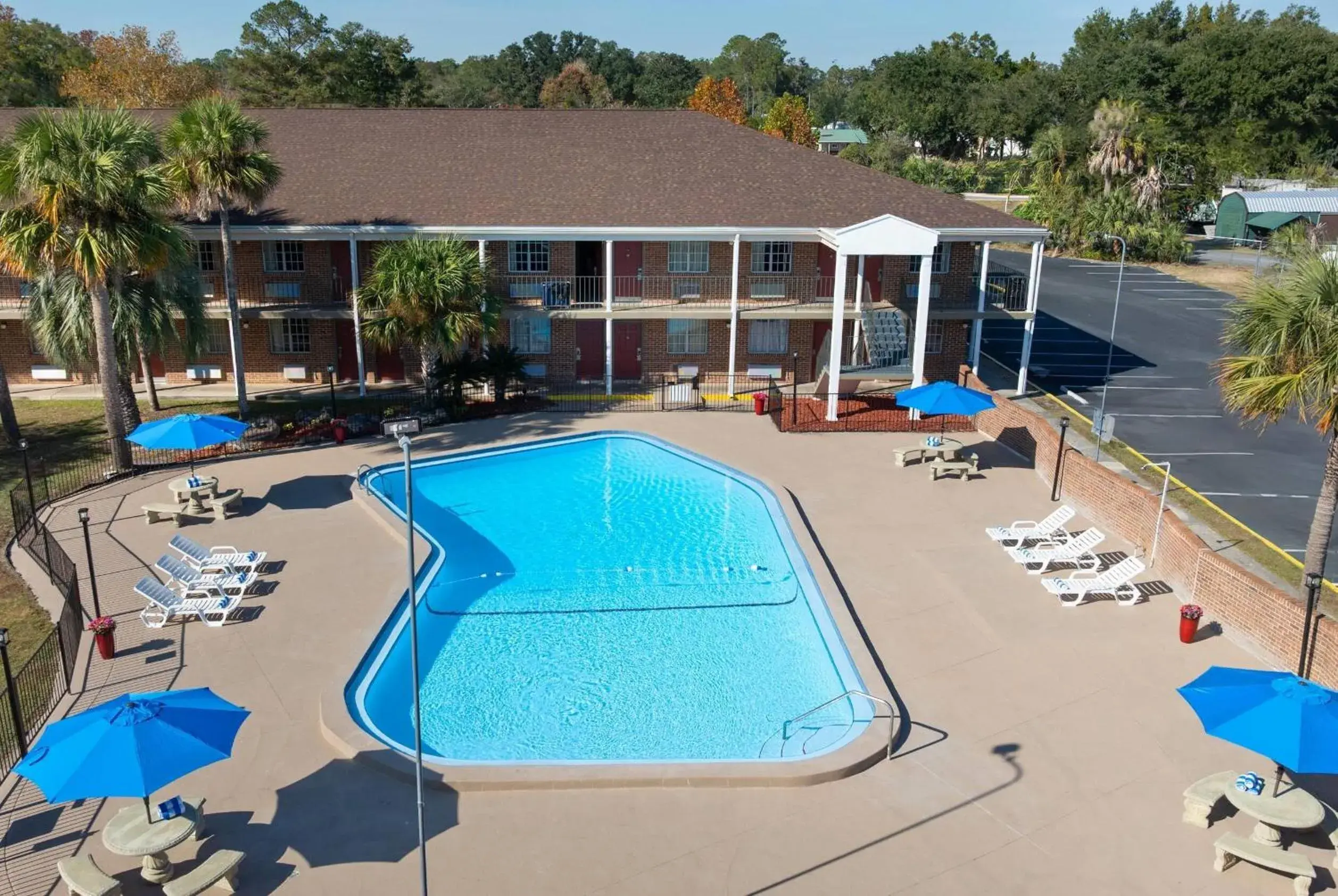 Swimming pool in Super 8 by Wyndham Lake City Swimming pool in Super 8 by Wyndham Lake City