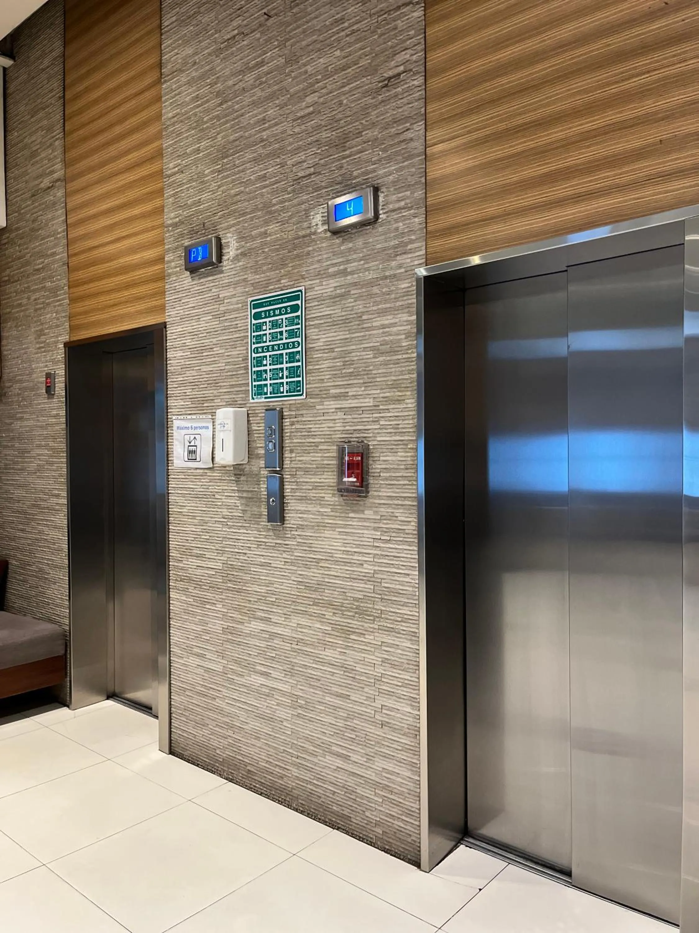 elevator in Hotel Gilfer Puebla Centro Histórico