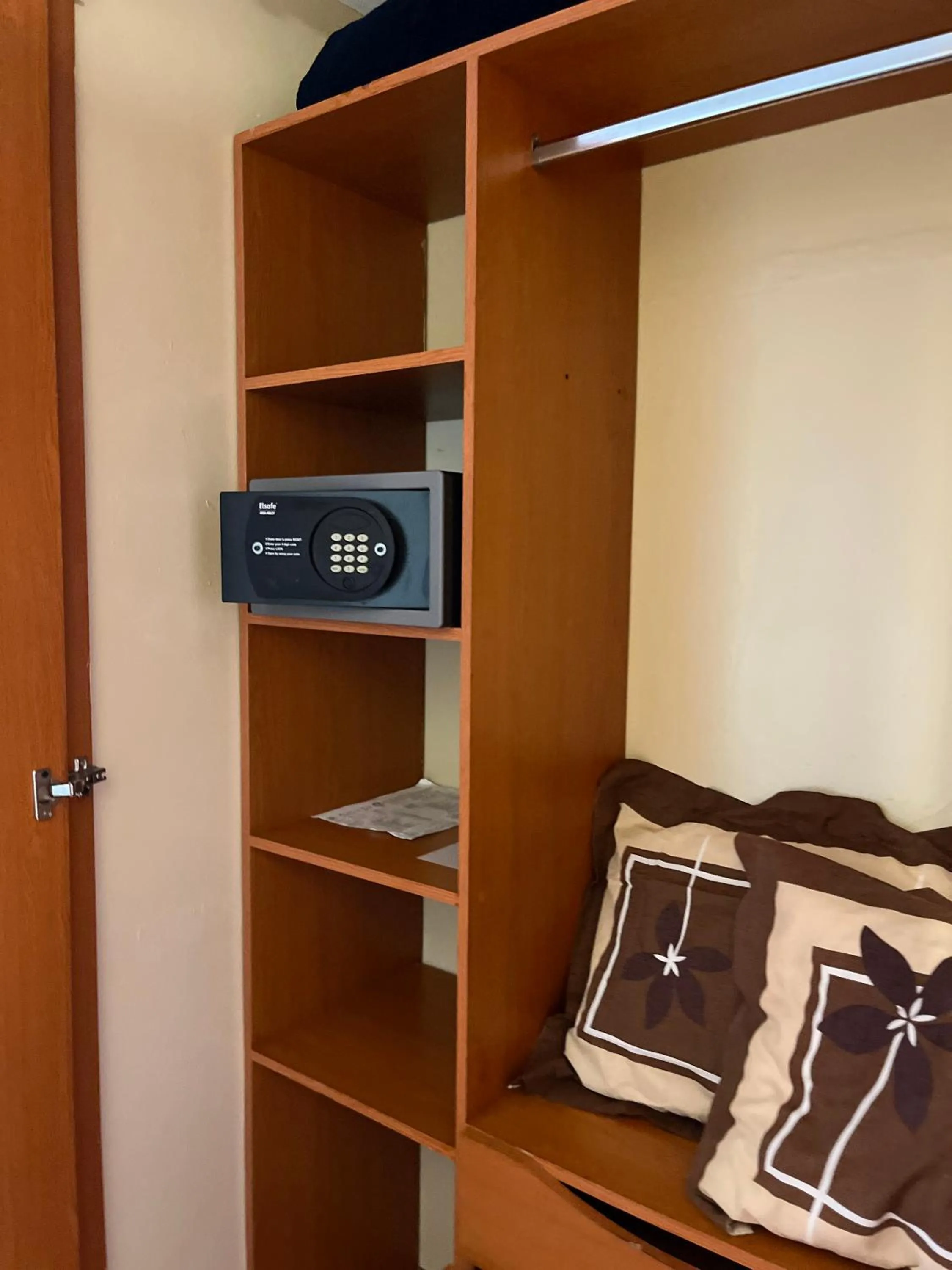 wardrobe, Bed in Hotel Gilfer Puebla Centro Histórico