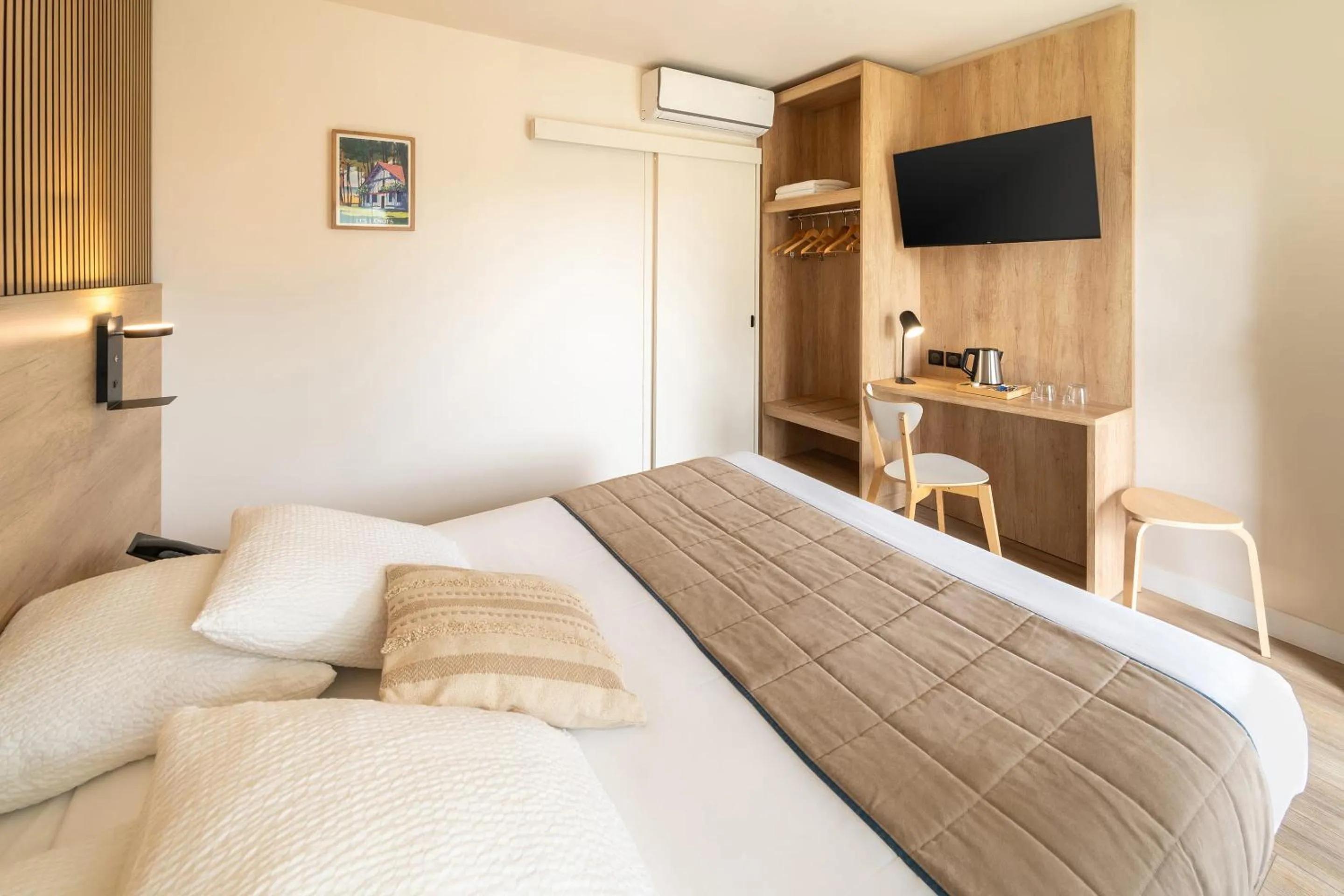 Bedroom, Bed in Sure Hotel by Best Western Mont-de-Marsan