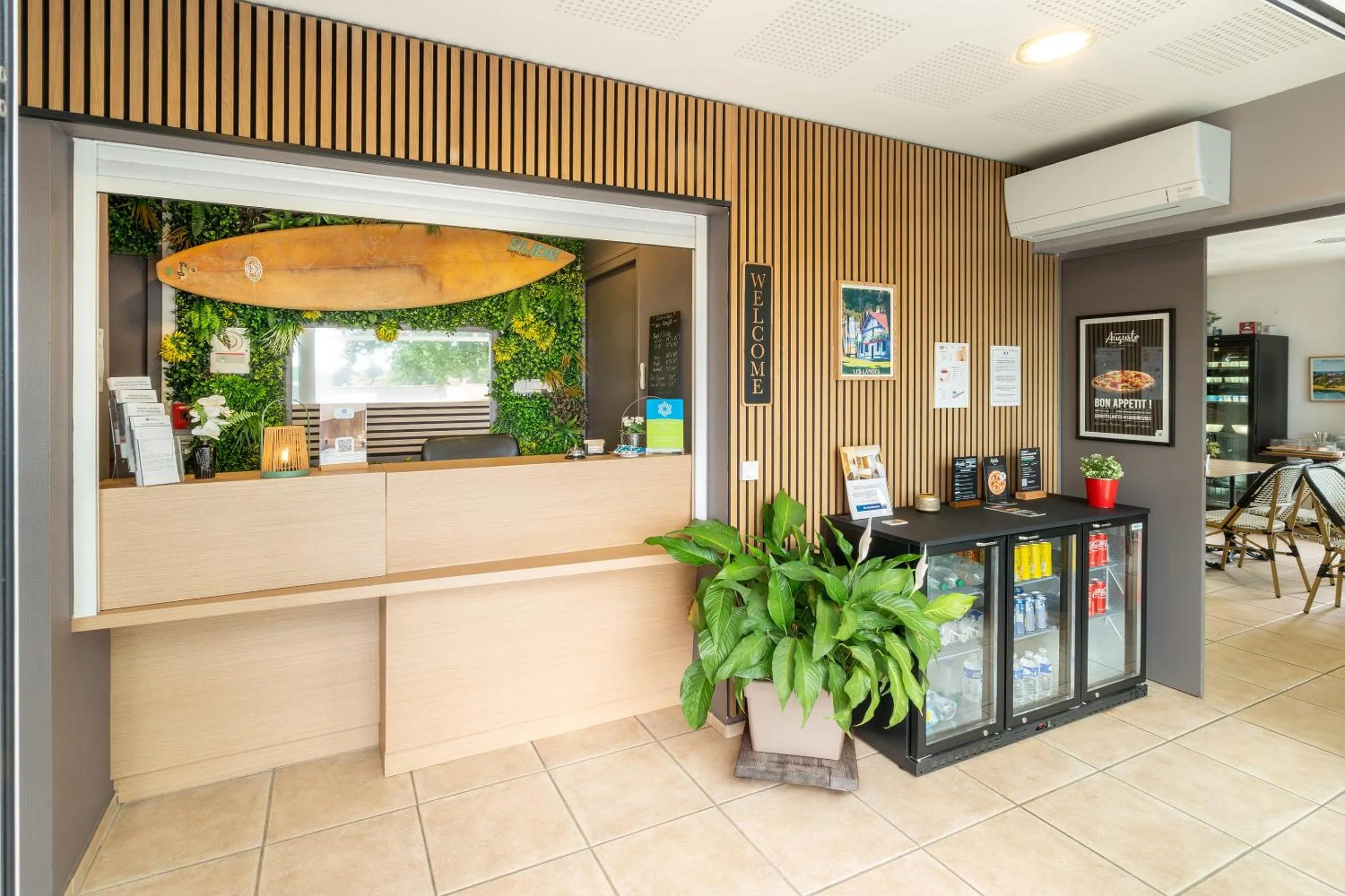 Lobby or reception in Sure Hotel by Best Western Mont-de-Marsan