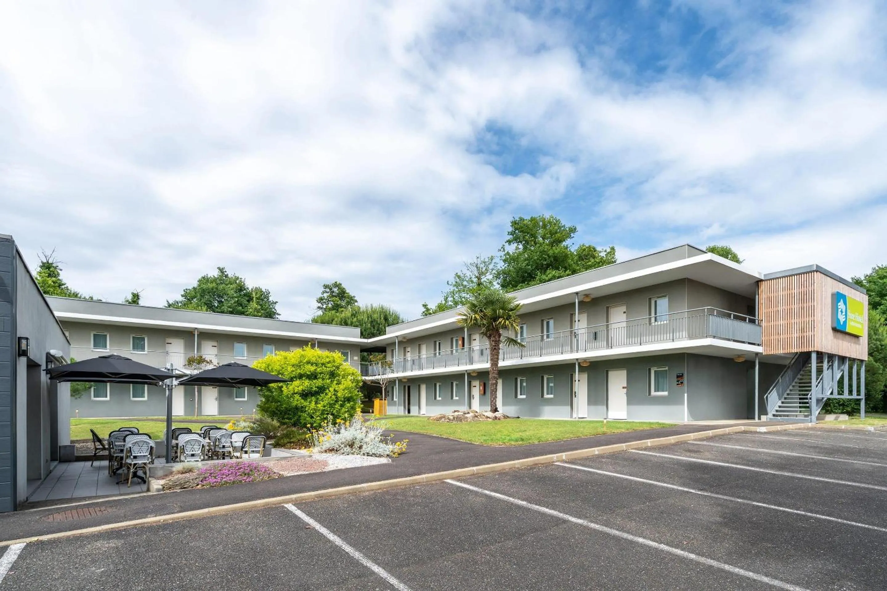 Property building in Sure Hotel by Best Western Mont-de-Marsan