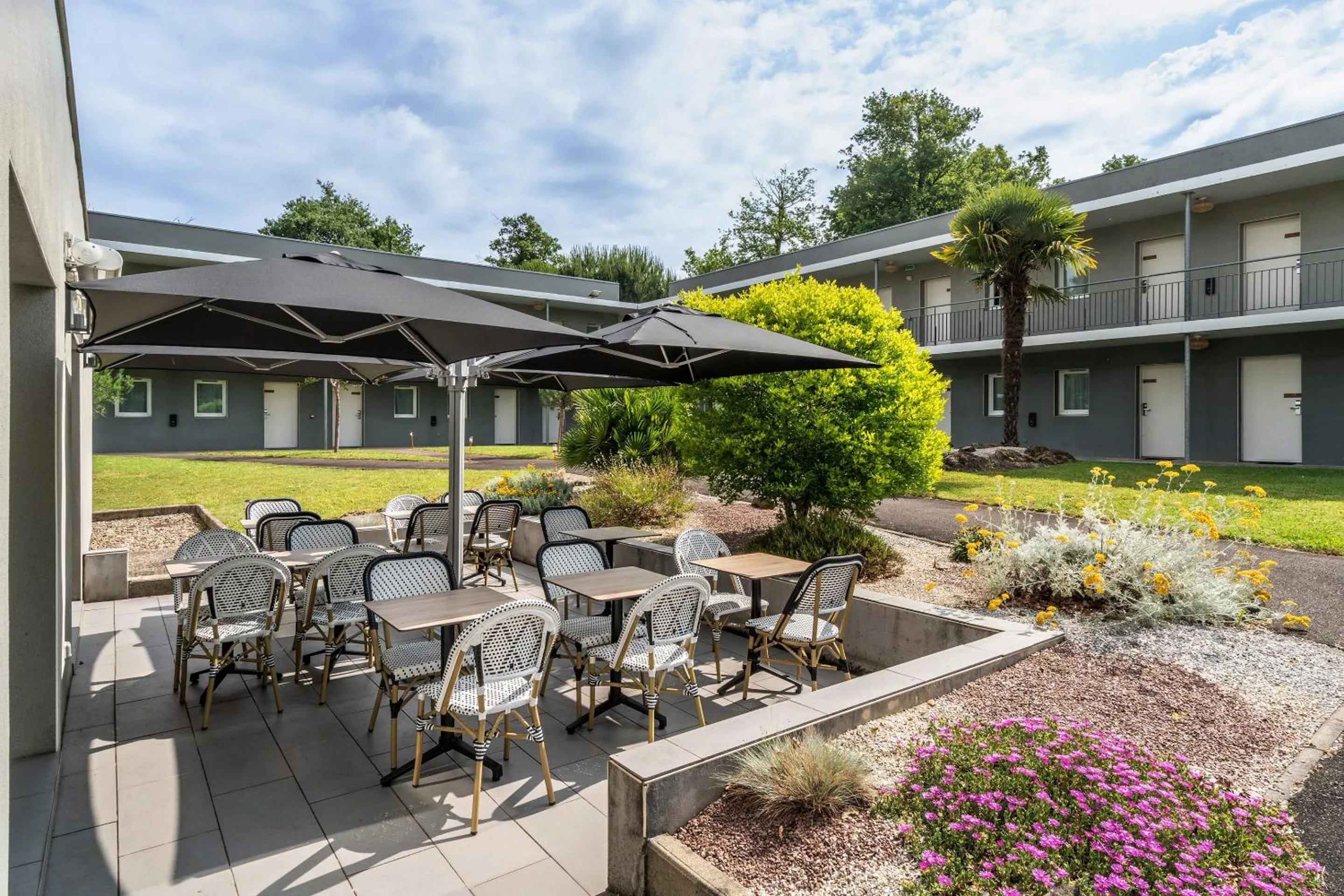 Property building in Sure Hotel by Best Western Mont-de-Marsan