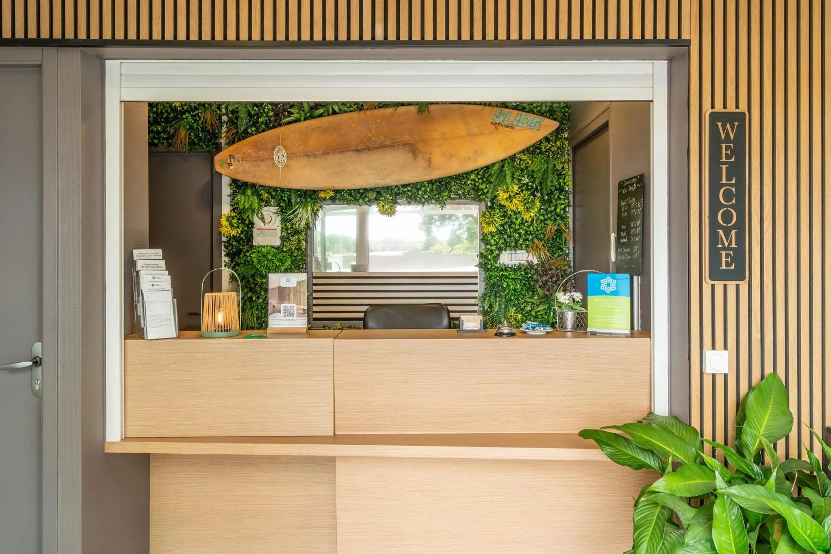 Lobby or reception in Sure Hotel by Best Western Mont-de-Marsan