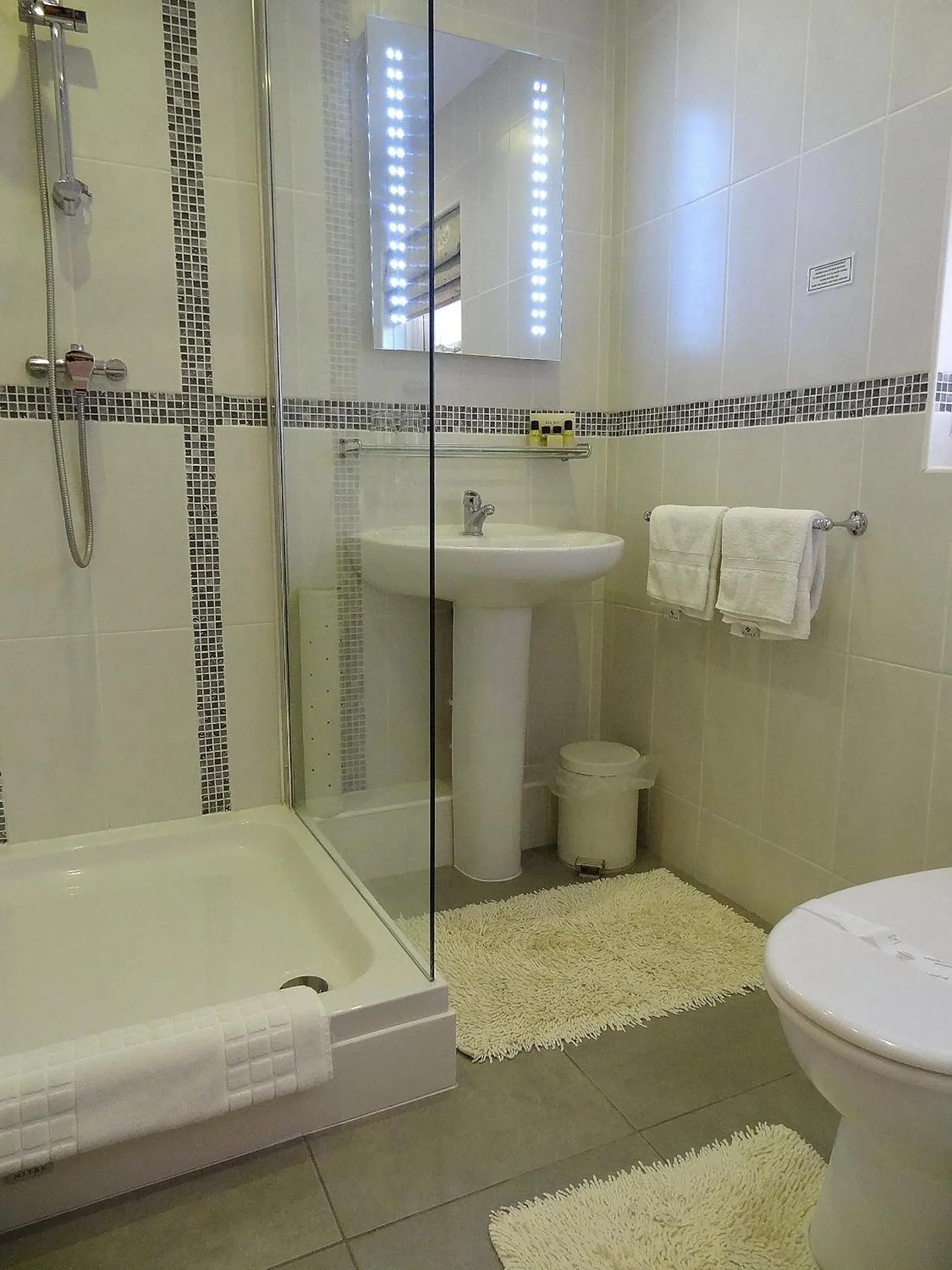 Bathroom in The Chudleigh Bathroom in The Chudleigh