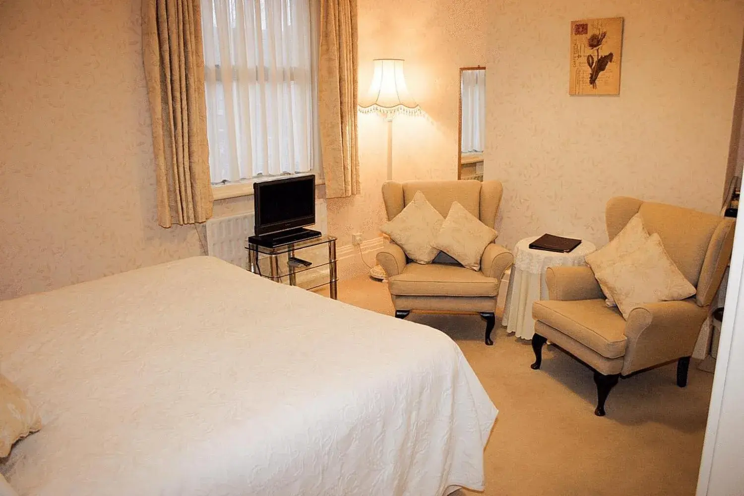 Photo of the whole room, Bed in The Chudleigh Photo of the whole room, Bed in The Chudleigh