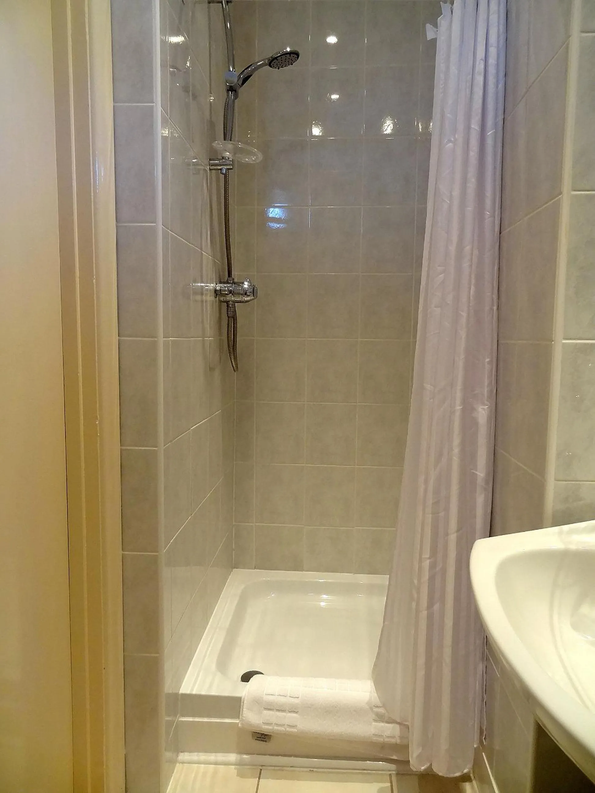 Shower in The Chudleigh