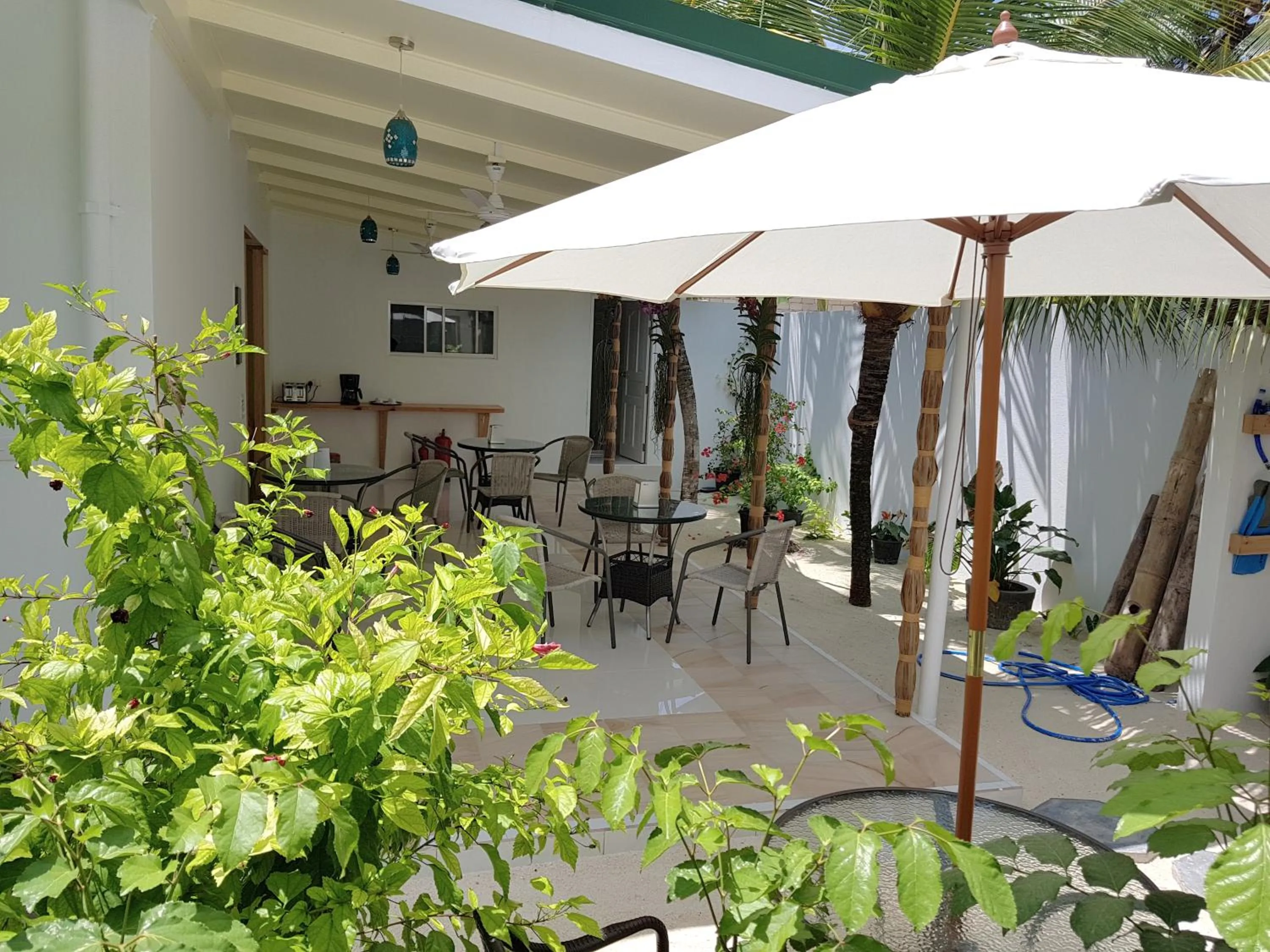 Restaurant/places to eat in Karaa Village