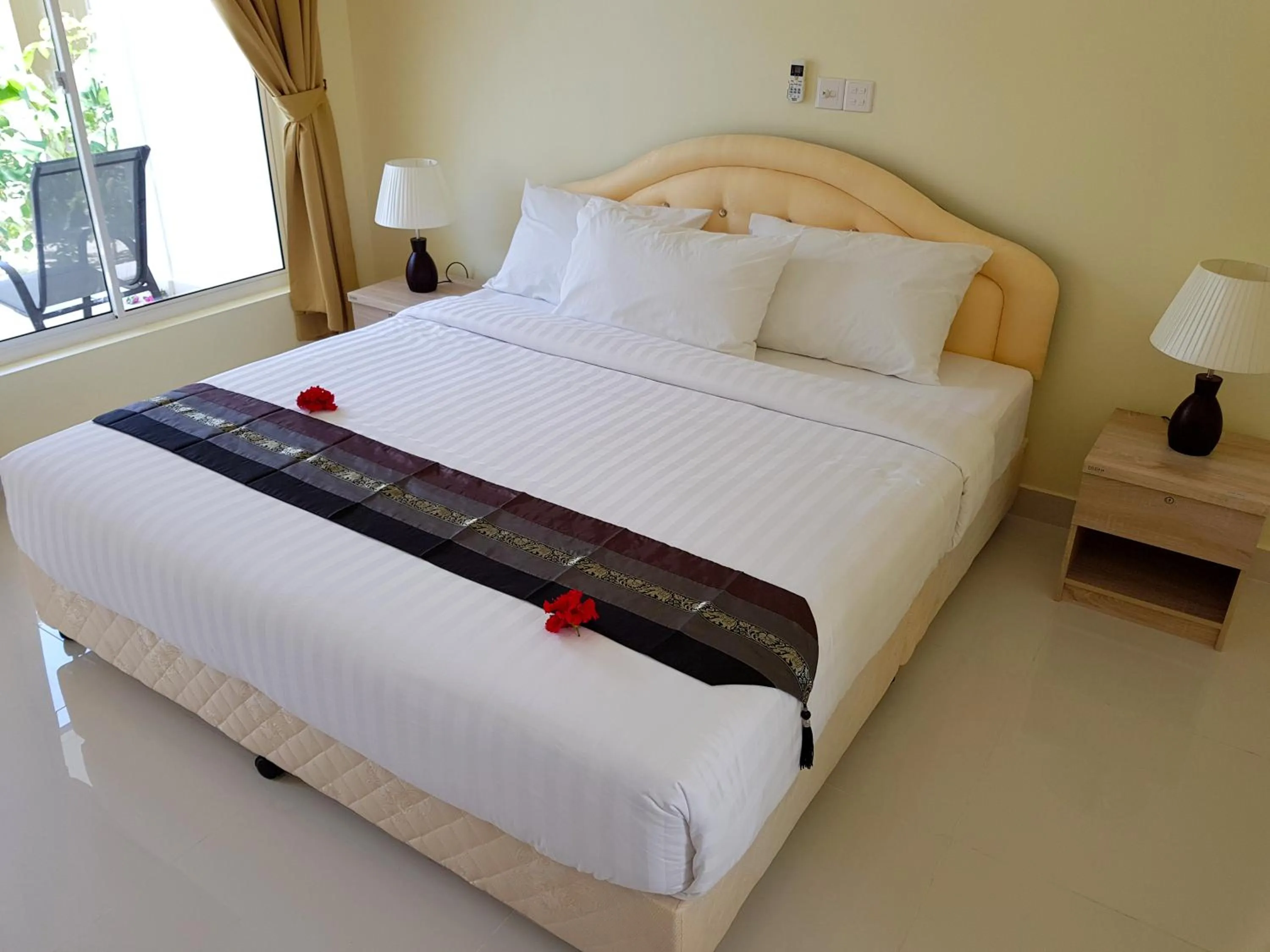 Bedroom, Bed in Karaa Village