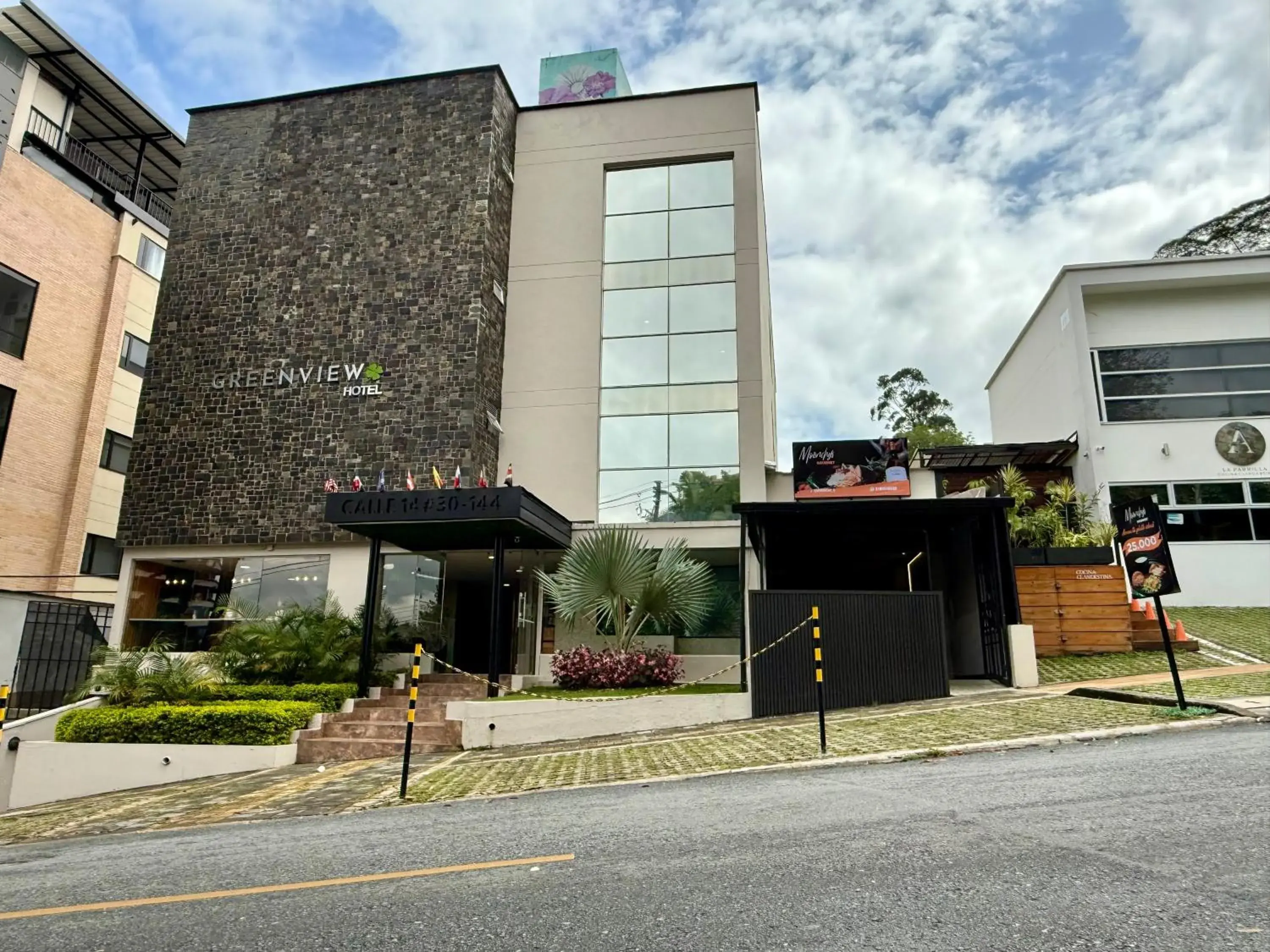 Property building in Greenview Medellin By St Hoteles Property building in Greenview Medellin By St Hoteles