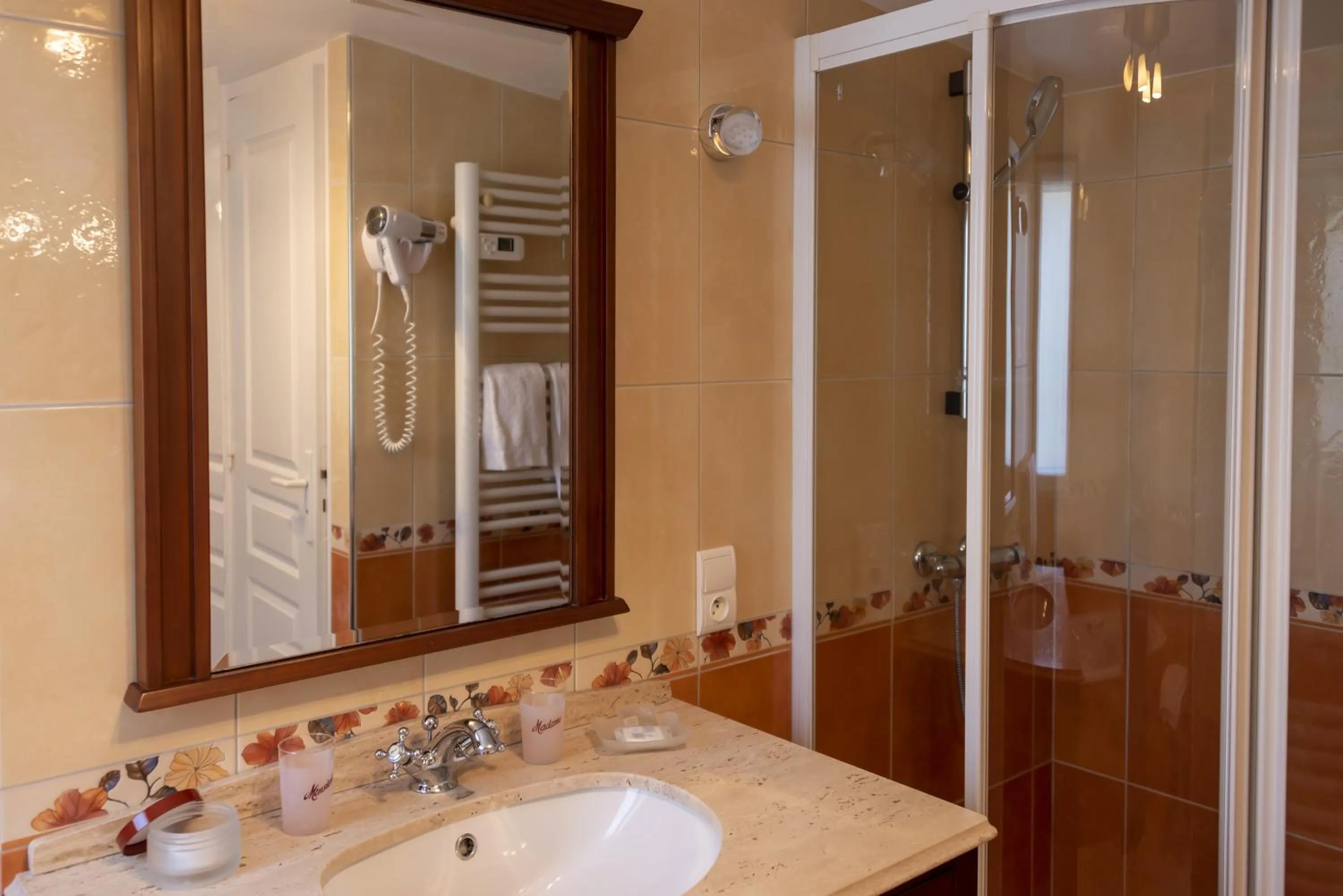 Bathroom in Hostellerie de la Motte jean