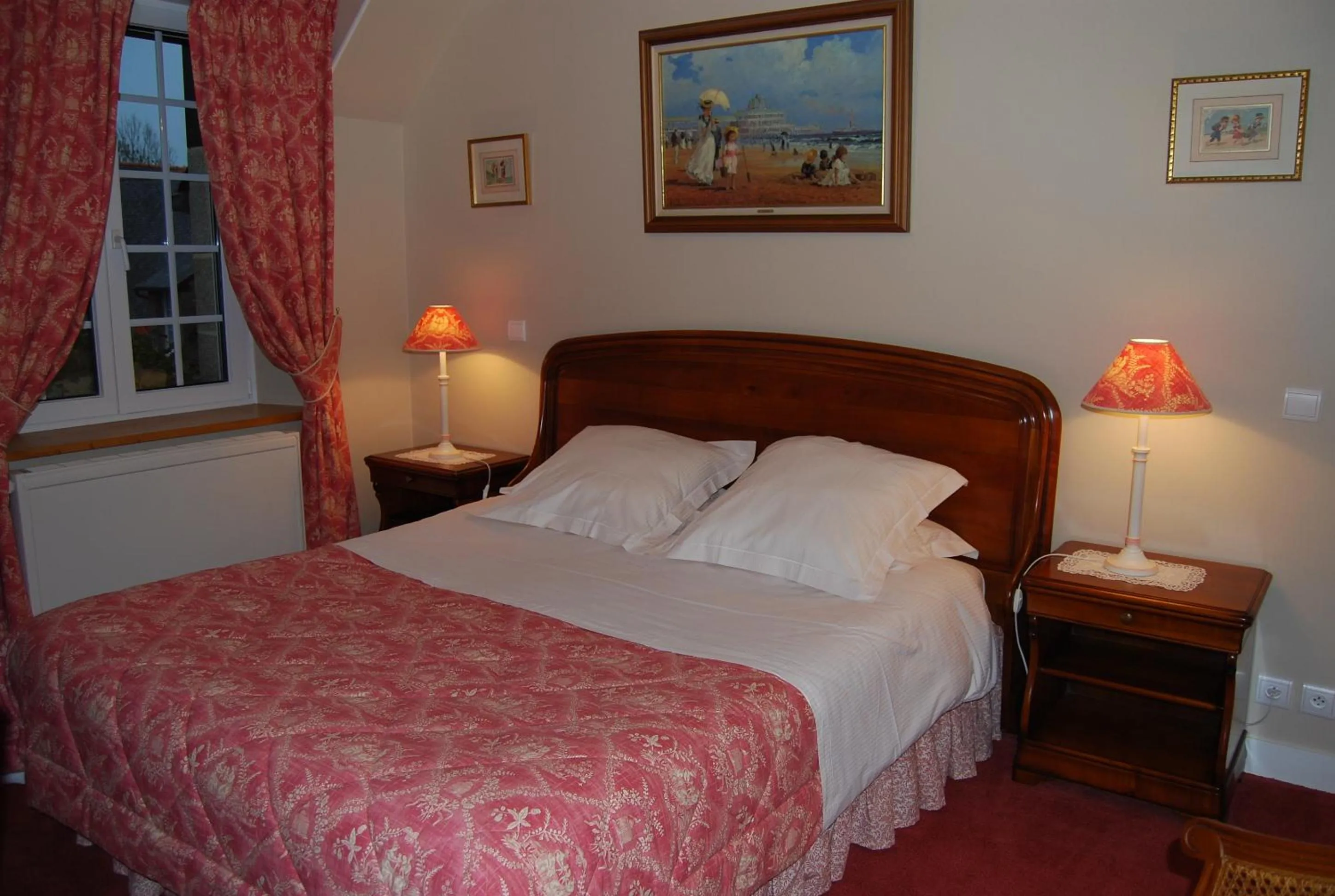 Photo of the whole room in Hostellerie de la Motte jean