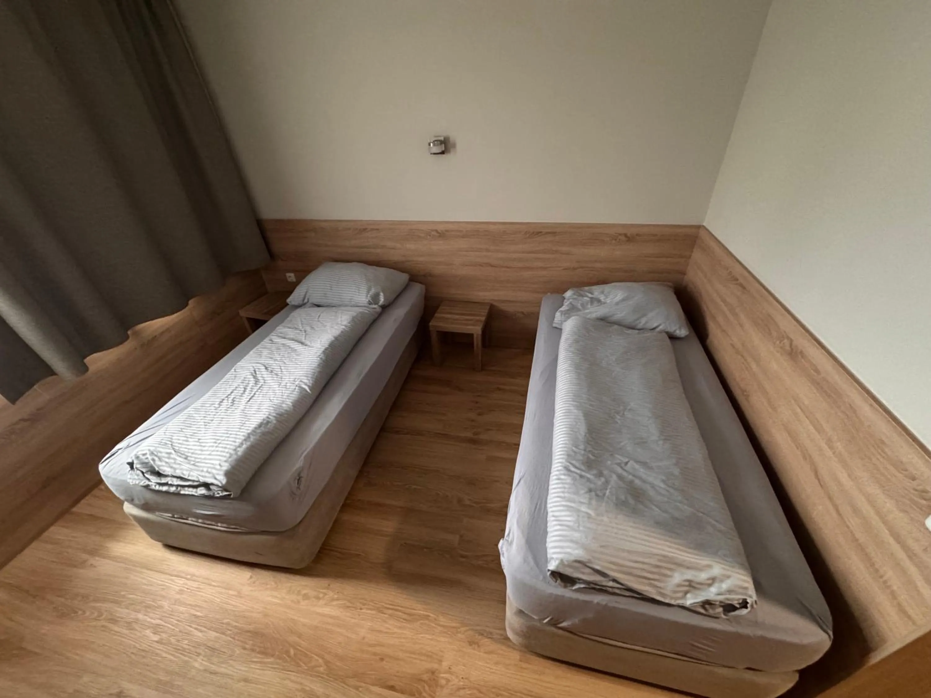 Bed in F Hotel 24h Check-In