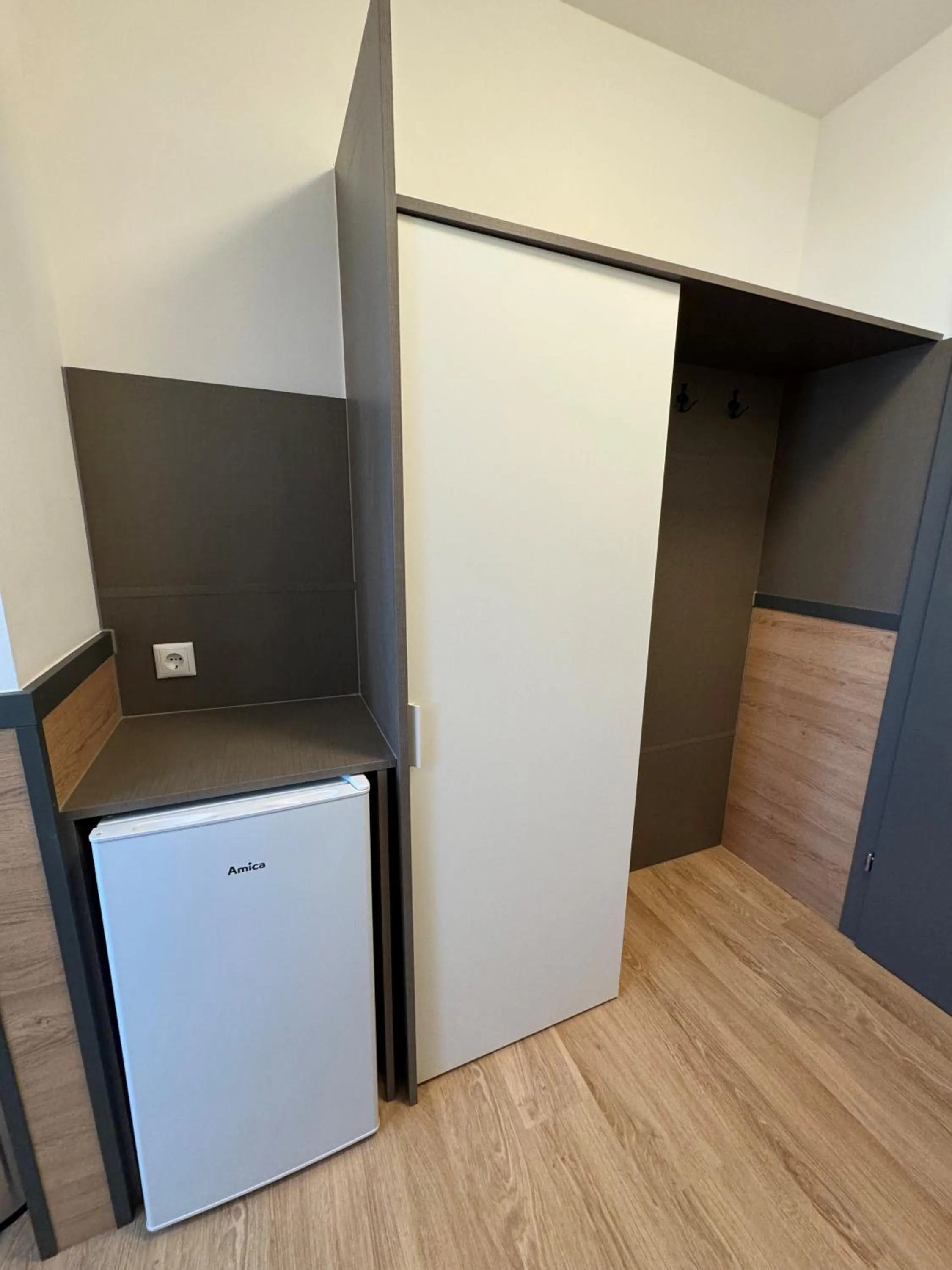 wardrobe in F Hotel 24h Check-In