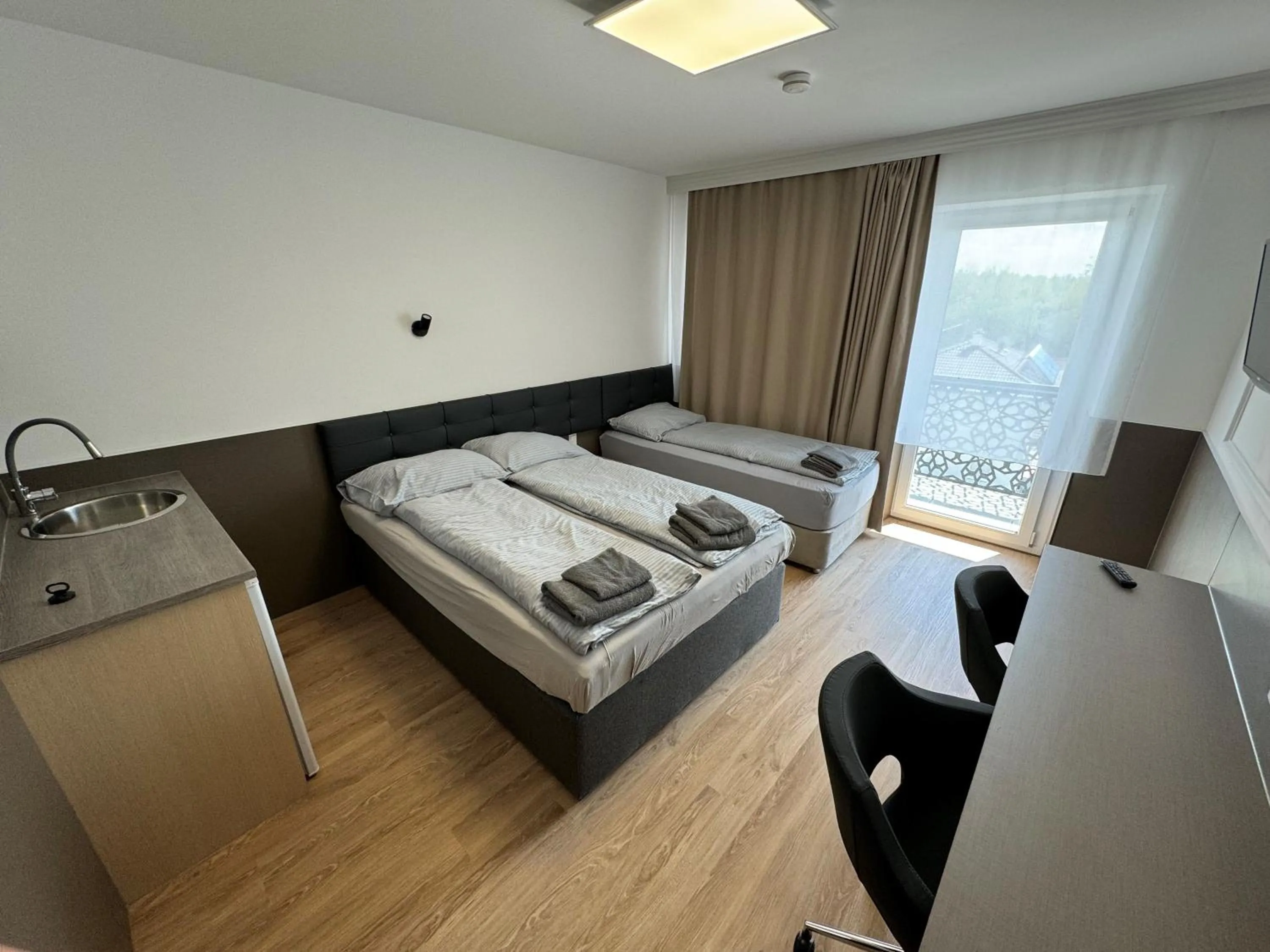 Bed in F Hotel 24h Check-In