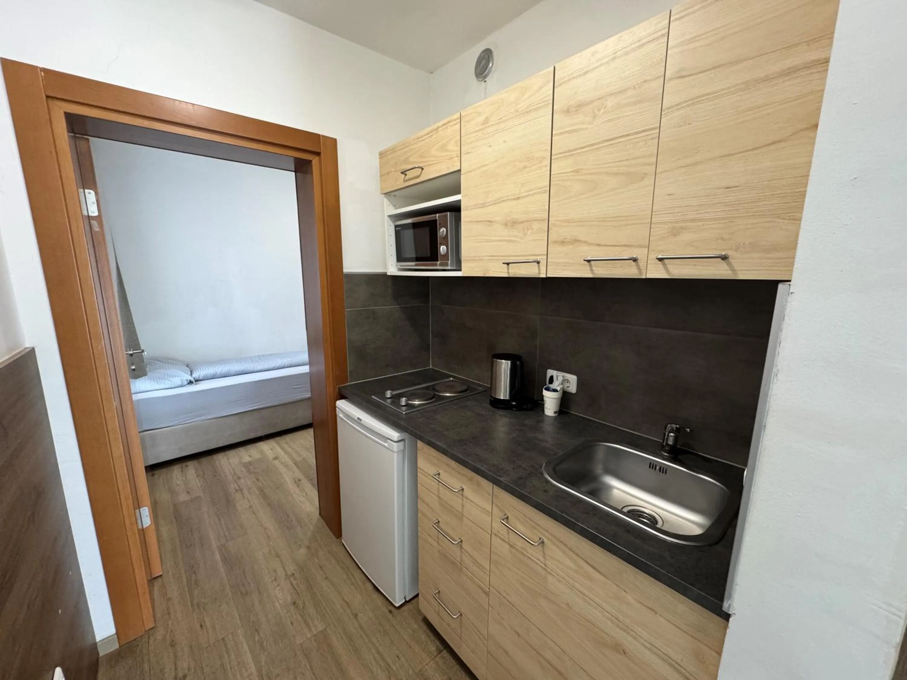 F Hotel 24h Check-In