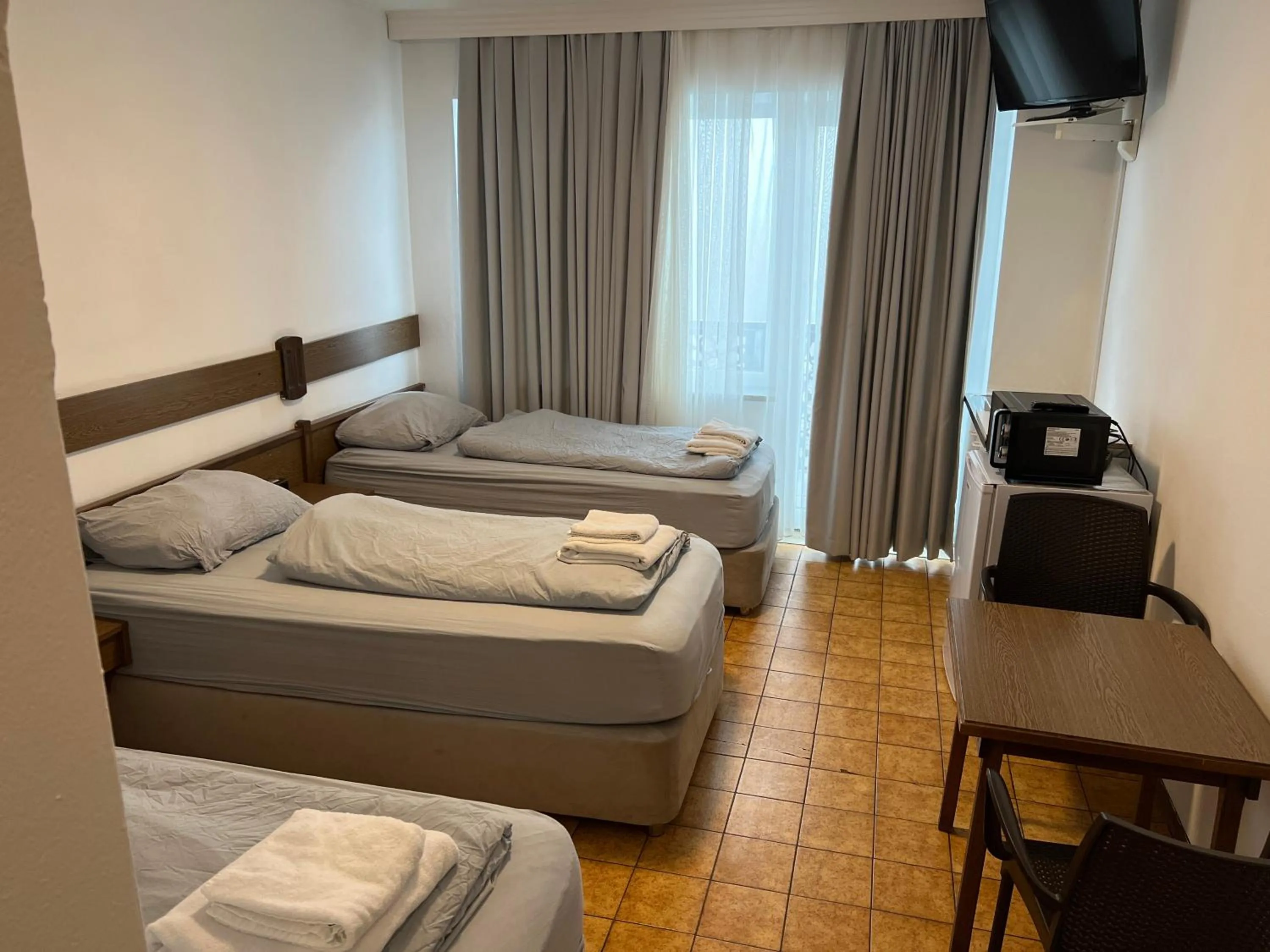 Bed in F Hotel 24h Check-In