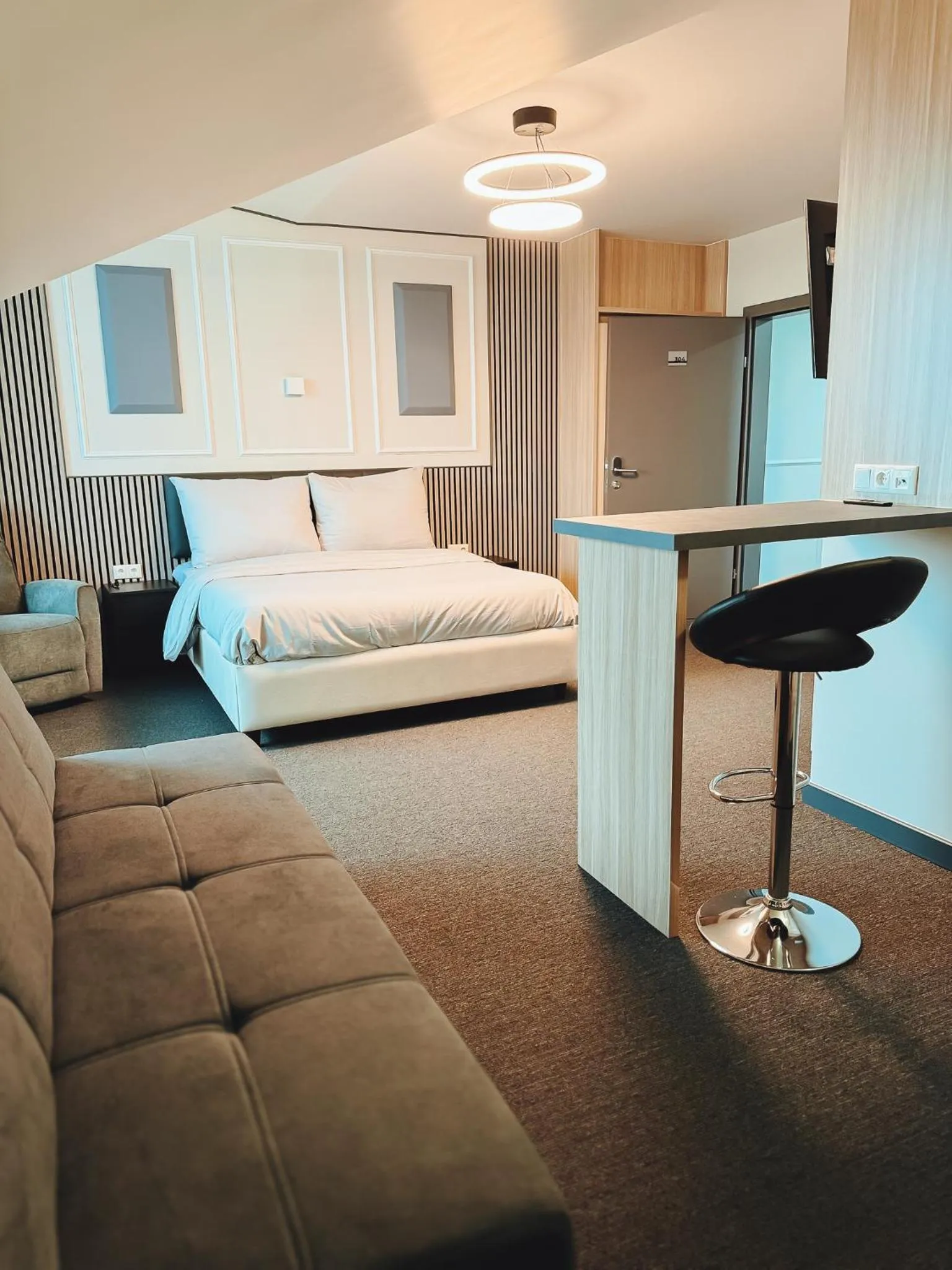 Bed in F Hotel 24h Check-In