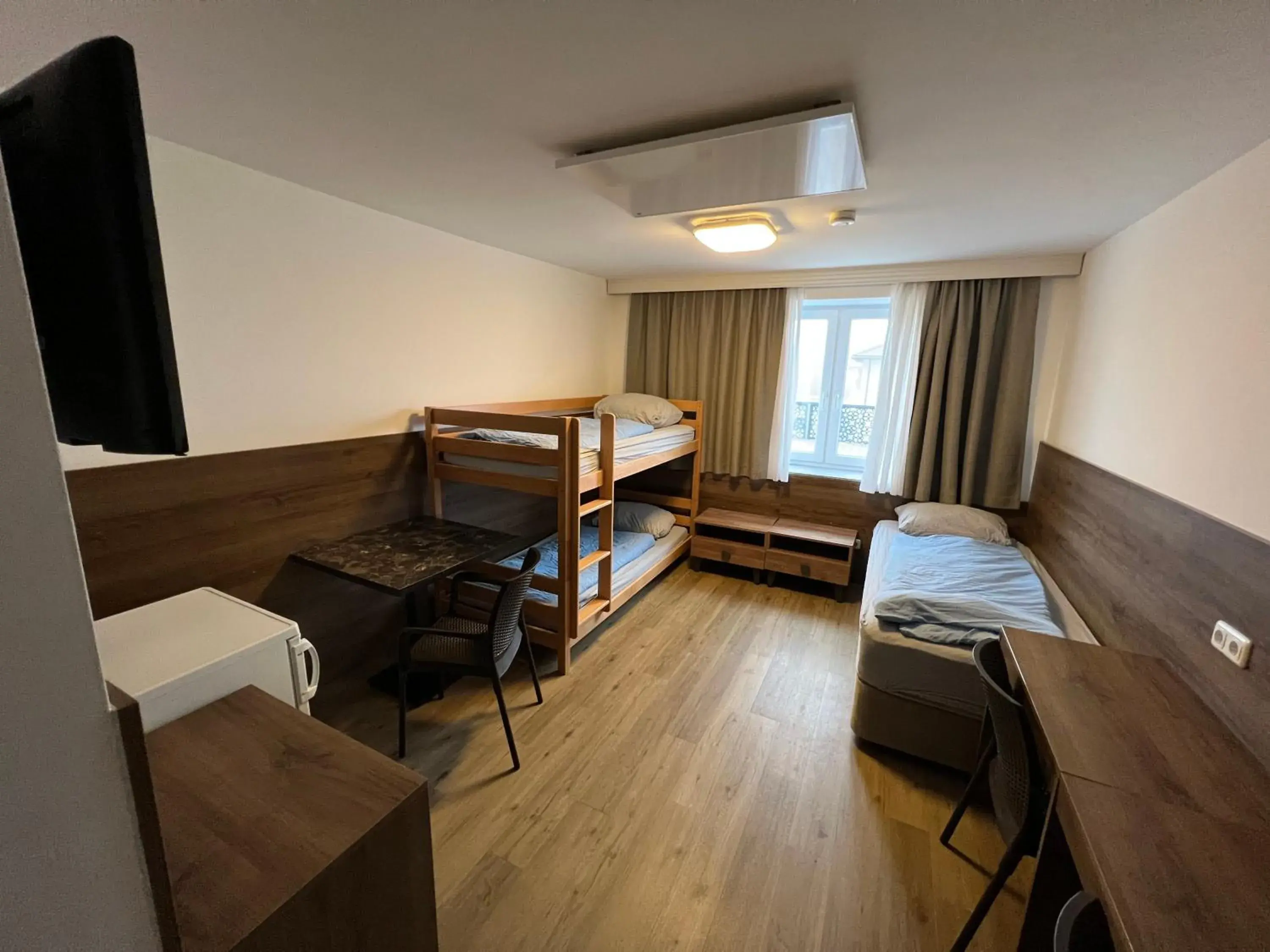 Economy Triple Room in F Hotel 24h Check-In Economy Triple Room in F Hotel 24h Check-In