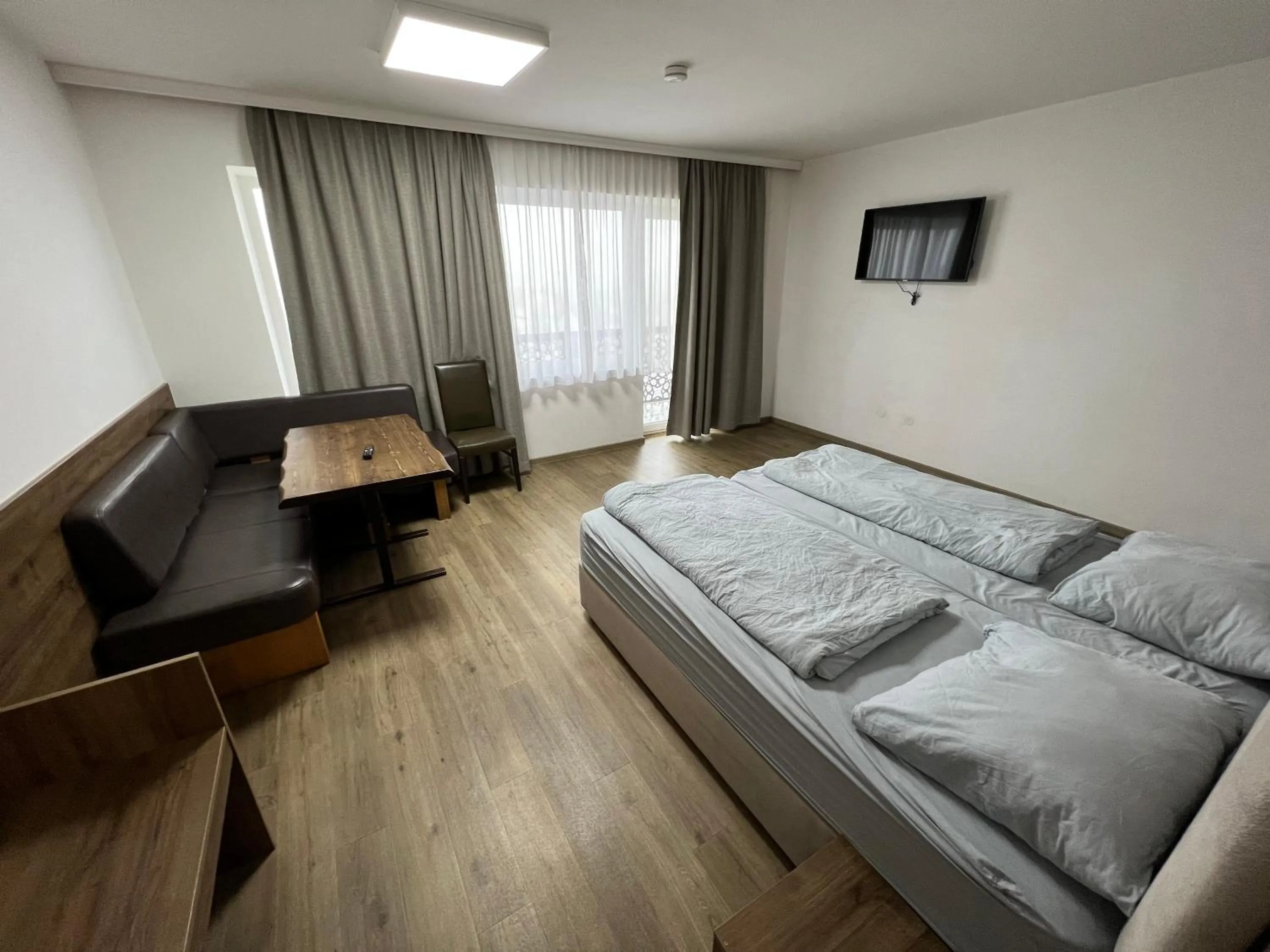 Bed in F Hotel 24h Check-In