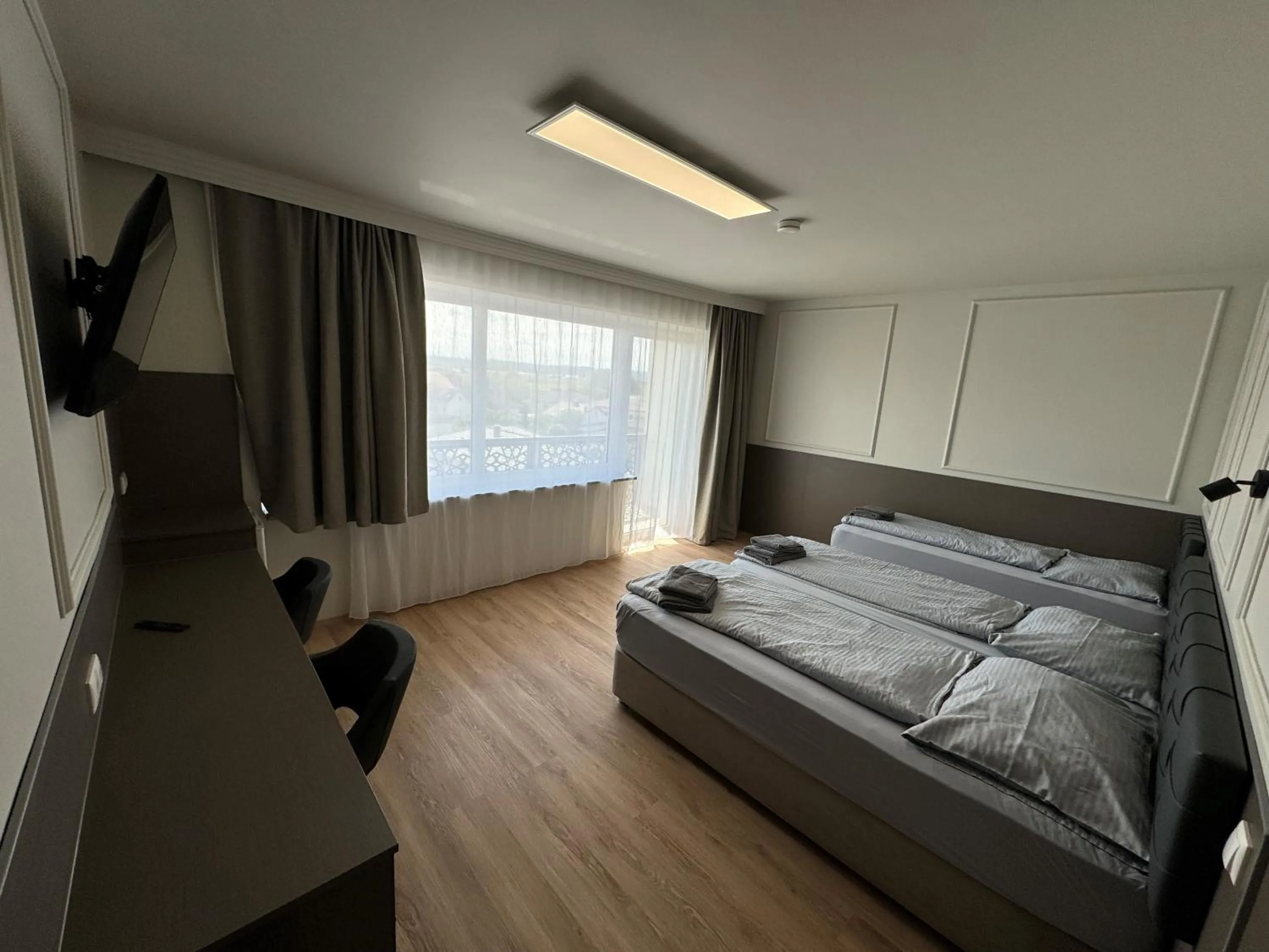 Bed in F Hotel 24h Check-In