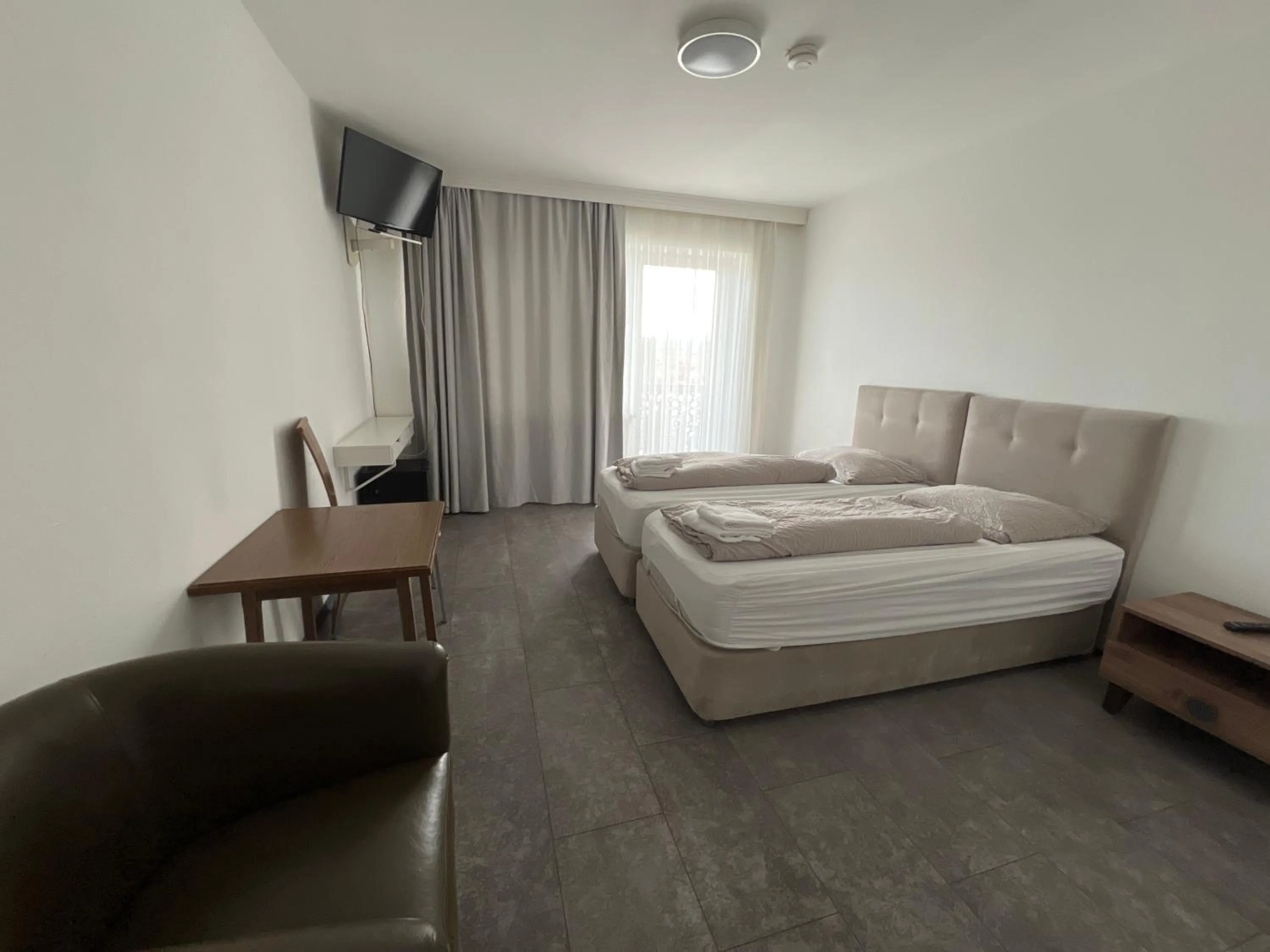 Bed in F Hotel 24h Check-In