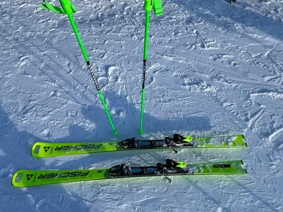 Skiing in Dedo Pene Inn