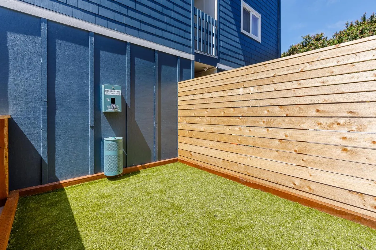 Pets in Surfland Hotel