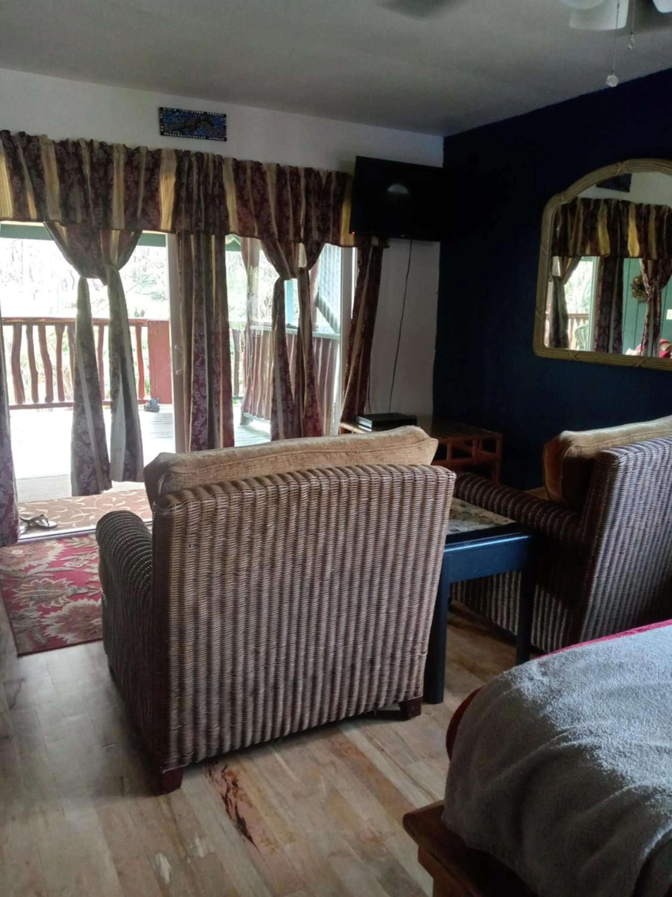 TV and multimedia, Bed in Aloha Crater Lodge