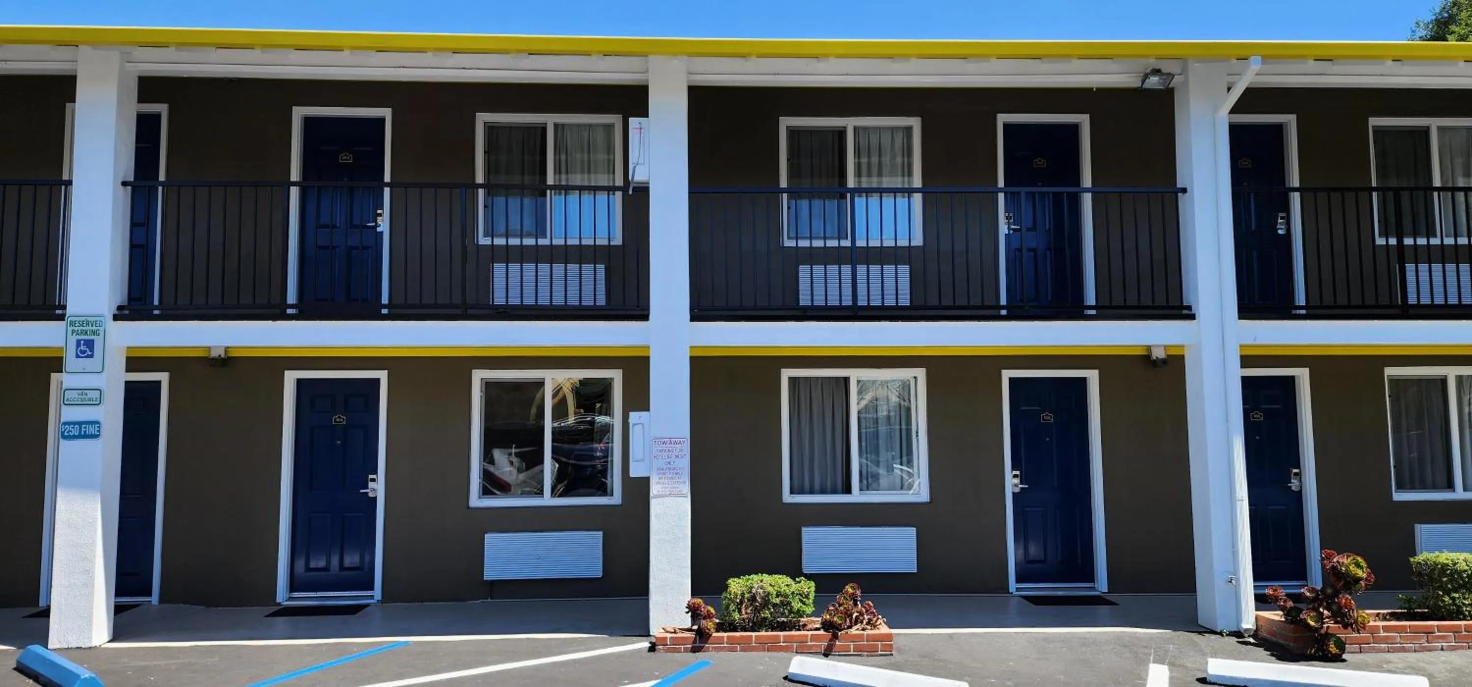 Property building in Hotel Belmont