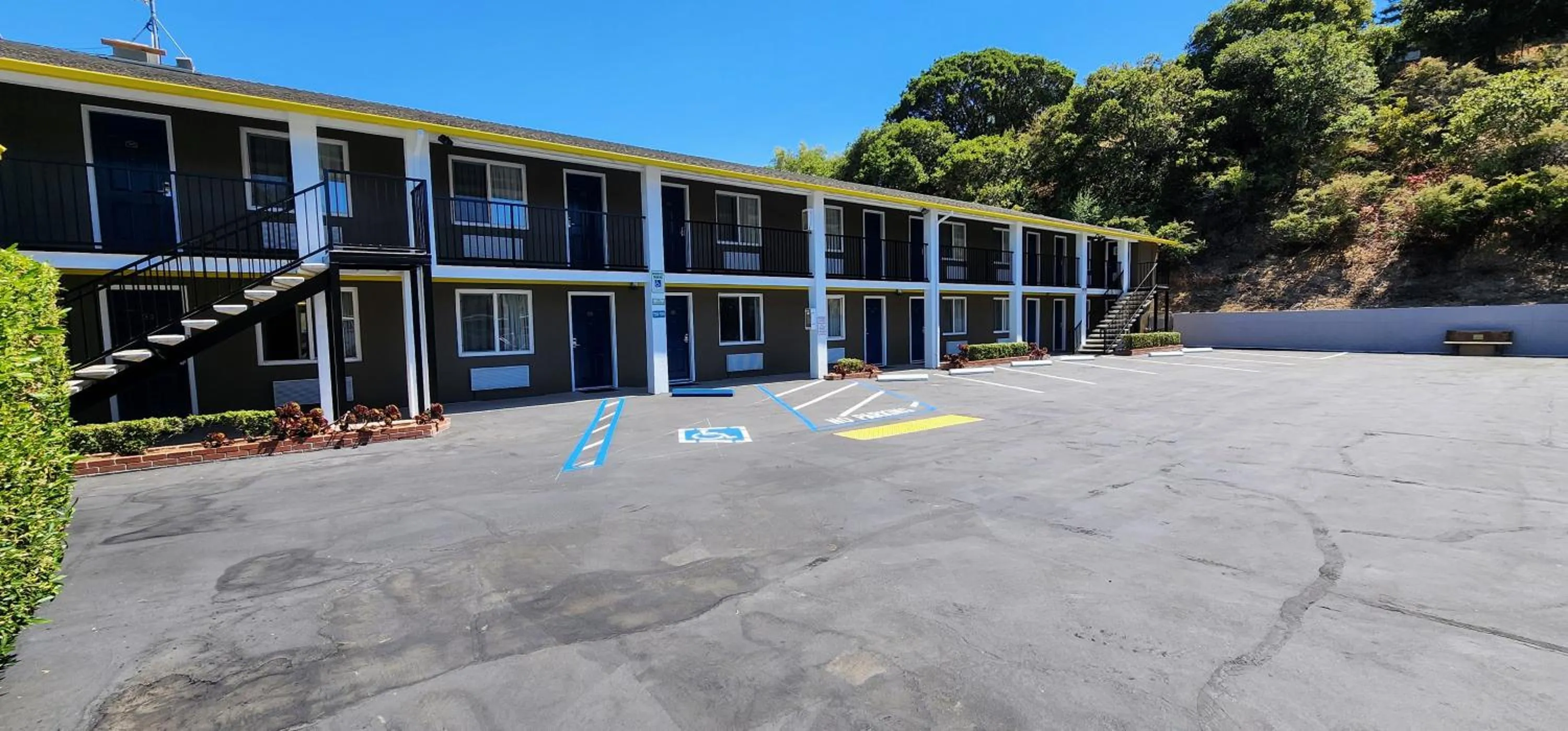 Property building in Hotel Belmont