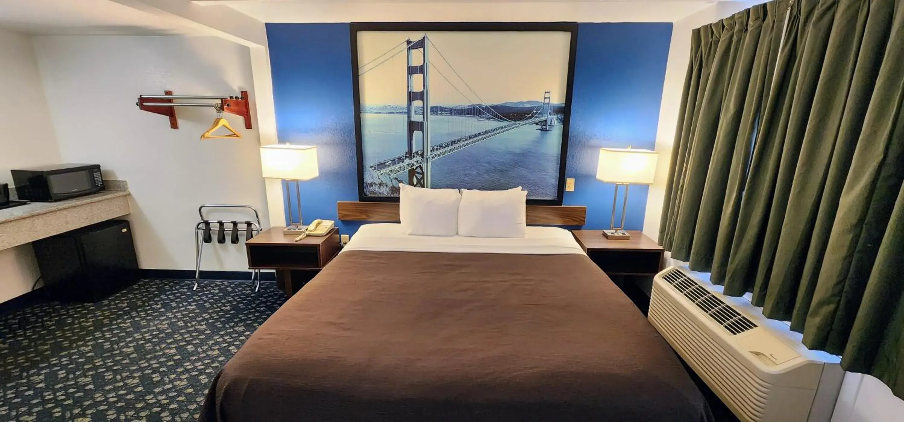 Bed in Hotel Belmont Bed in Hotel Belmont