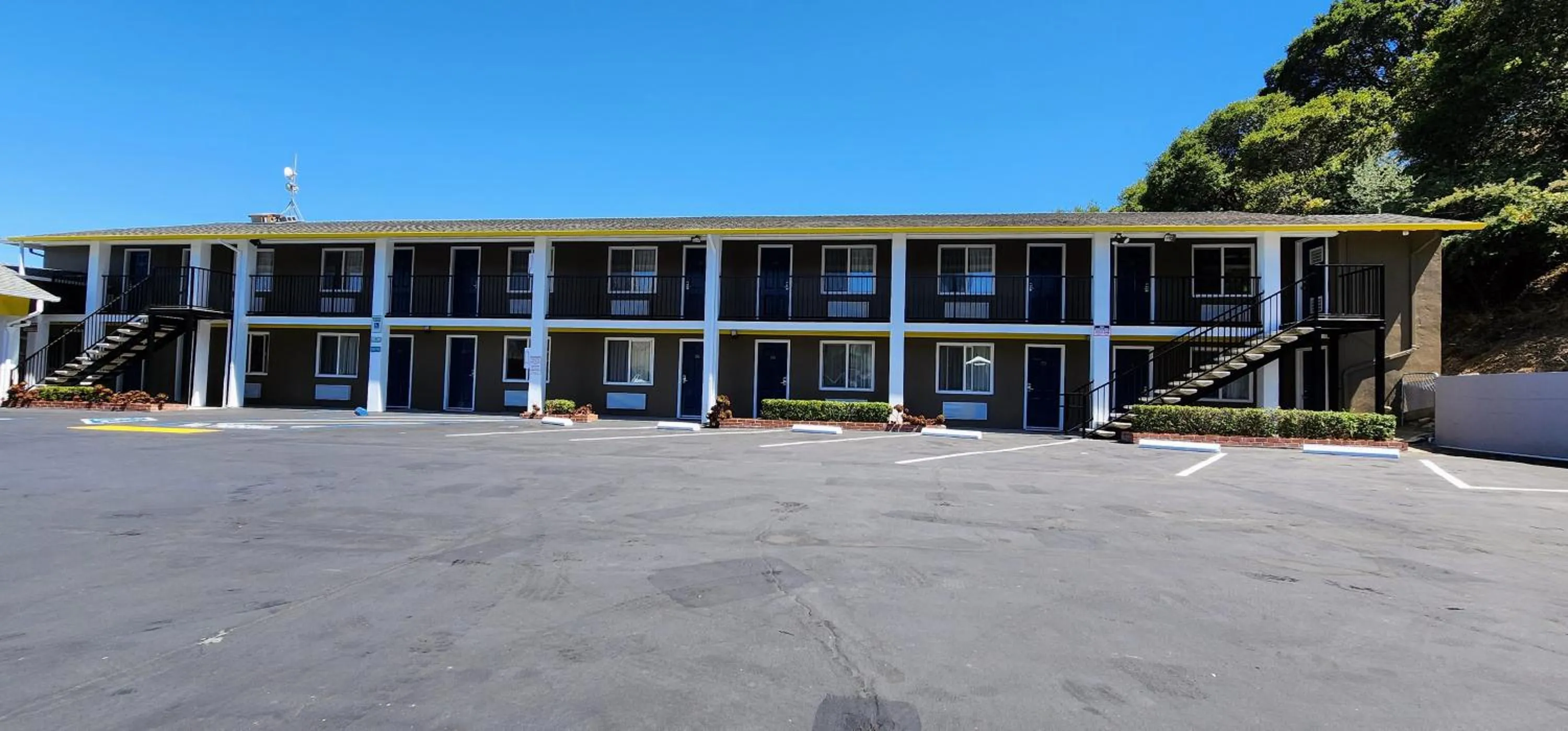 Property building in Hotel Belmont