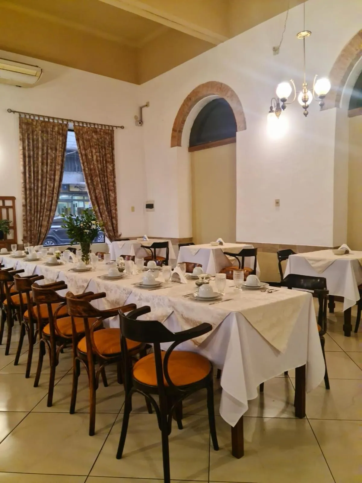 Restaurant/places to eat in Asuncion Palace