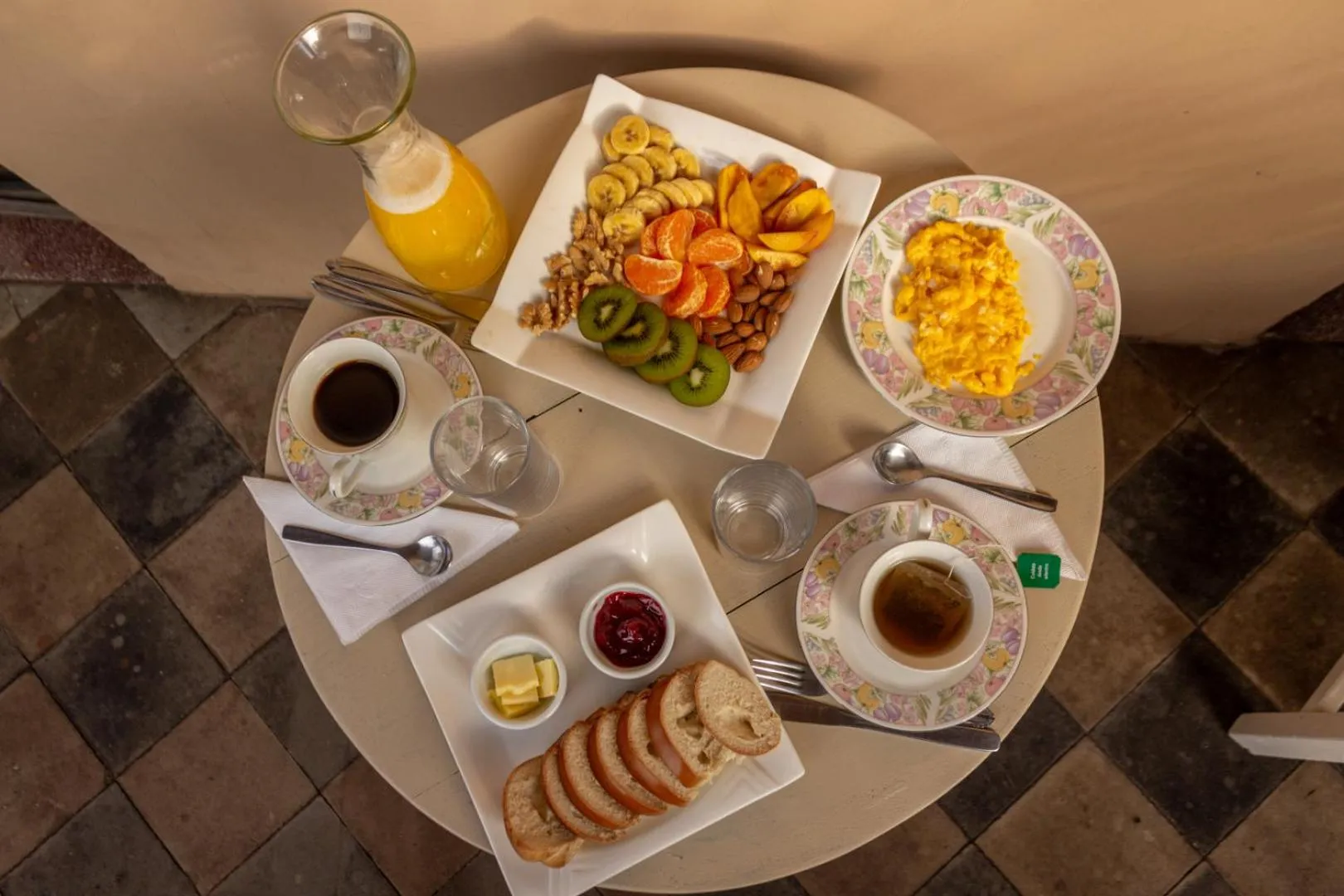 Breakfast in Asuncion Palace