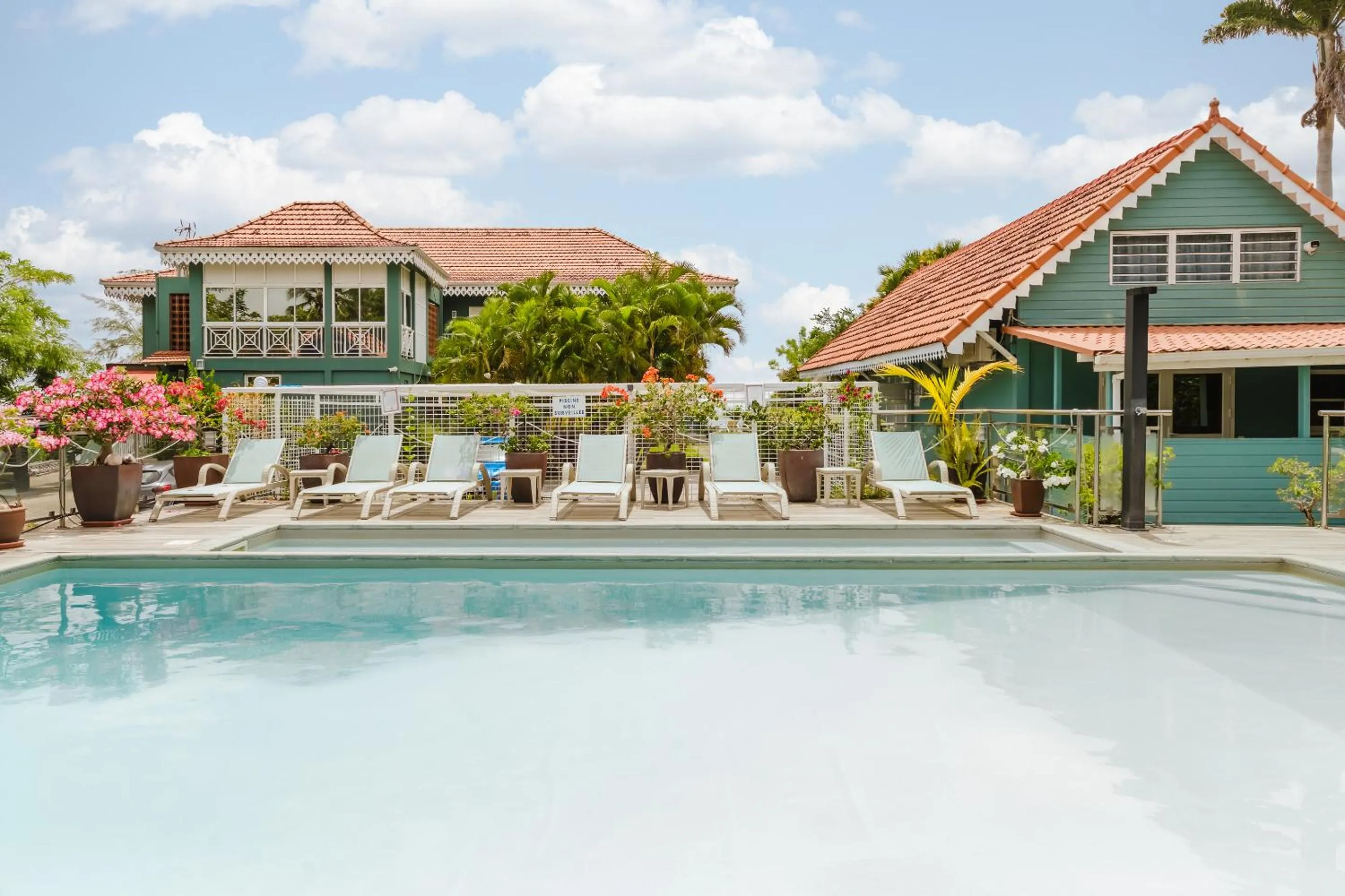Pool view in Hôtel Frégate Bleue
