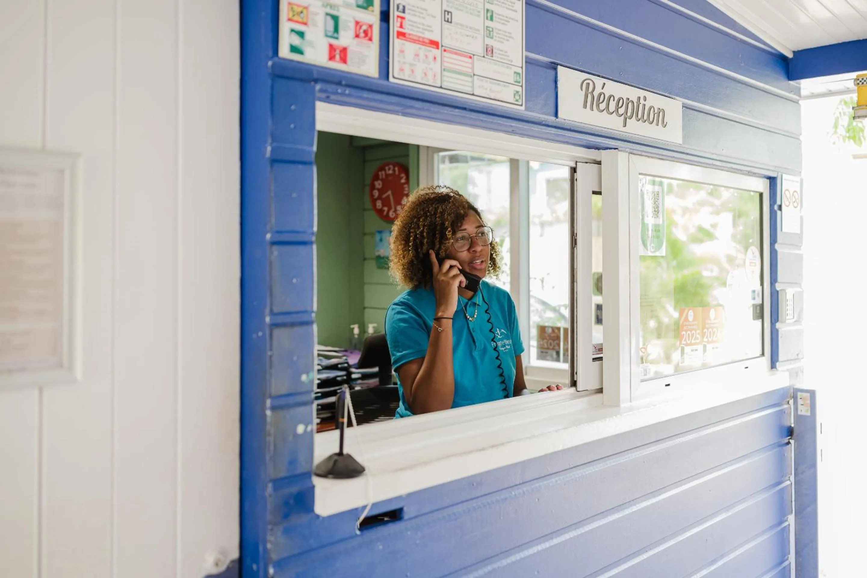 Lobby or reception in Hôtel Frégate Bleue