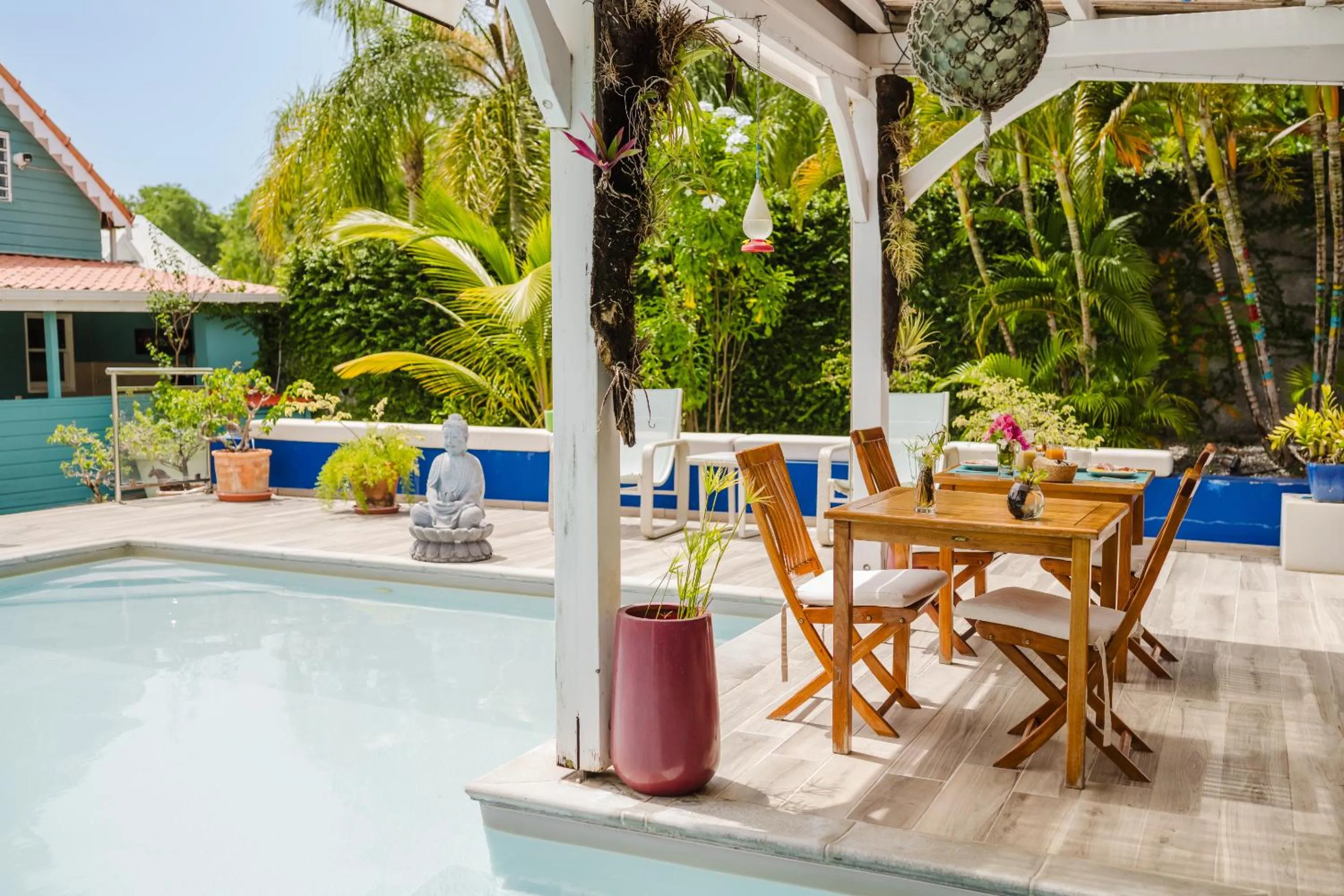 Dining area in Hôtel Frégate Bleue