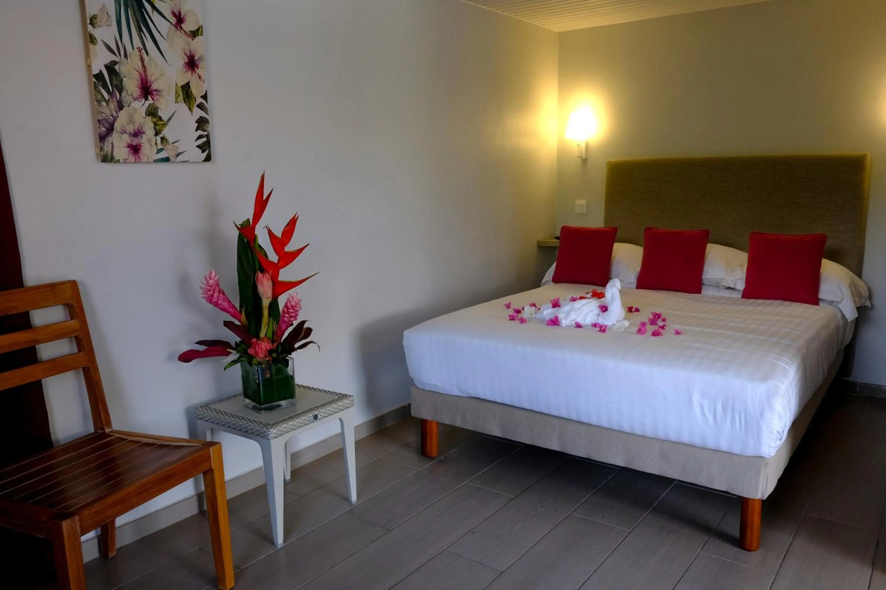 Queen Room with Pool View in Frégate Bleue - Boutique Hotel